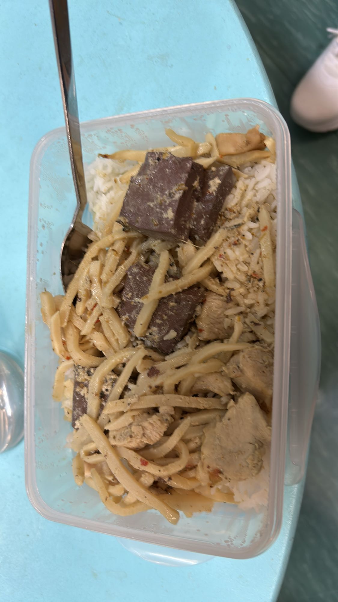 Kylling, lever og nudler