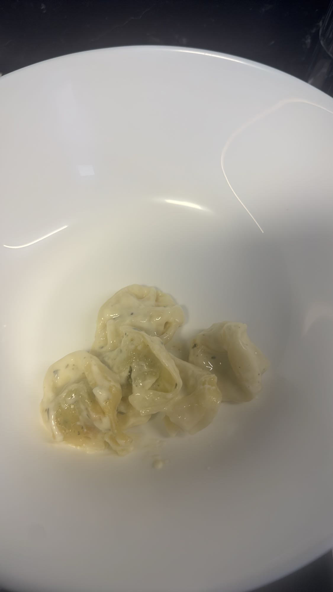 Spenatfylld tortellini med ostsås