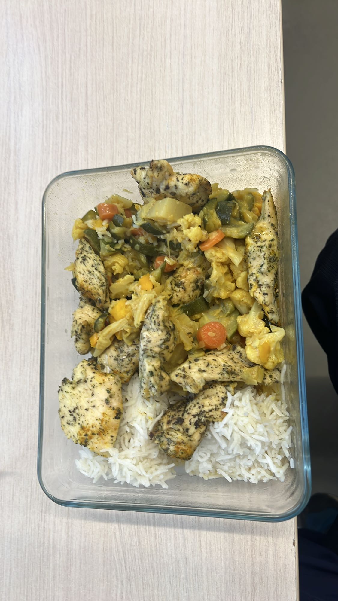 Pierś z indyka z ryżem i warzywami