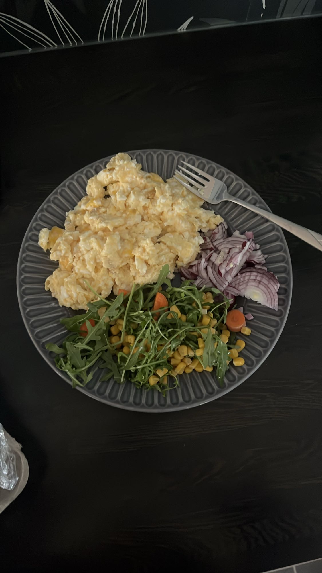 Äggröra med sallad