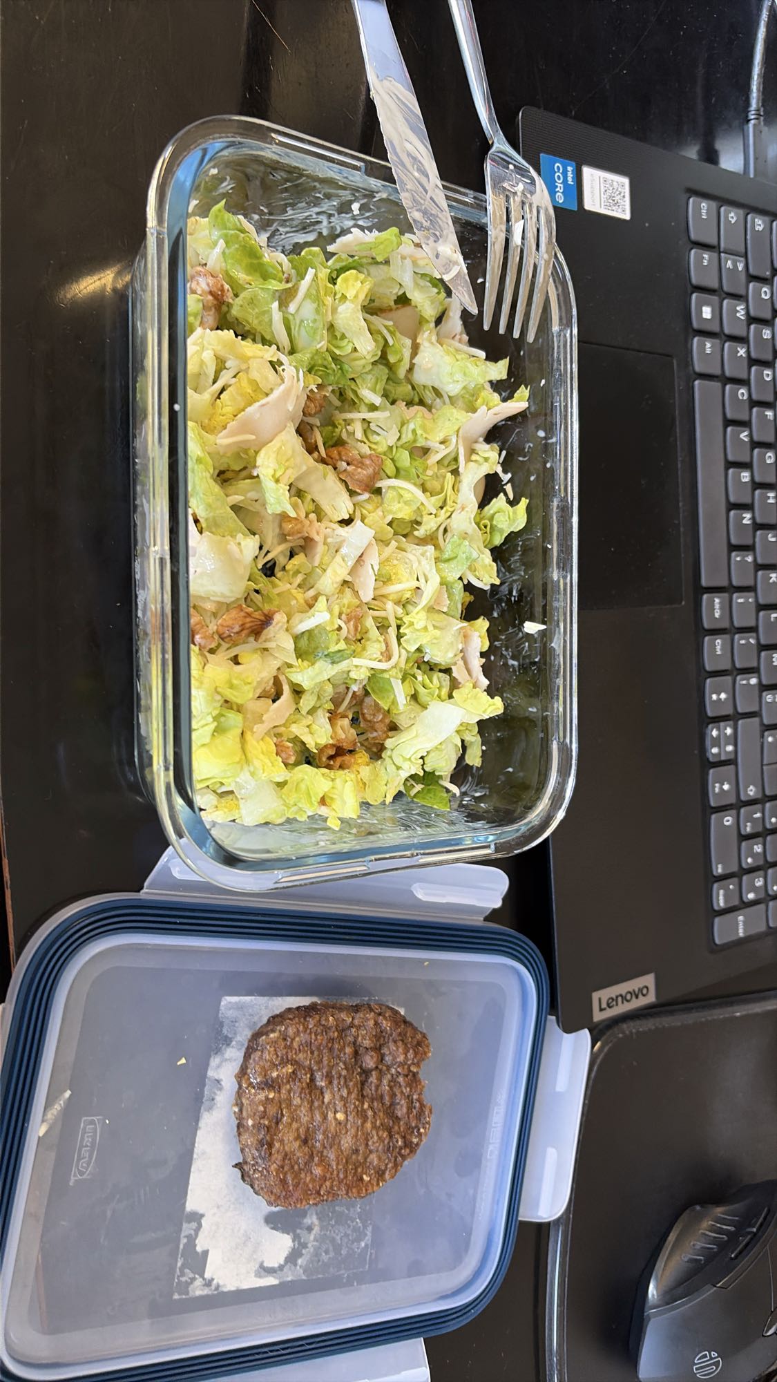 salade et steak haché
