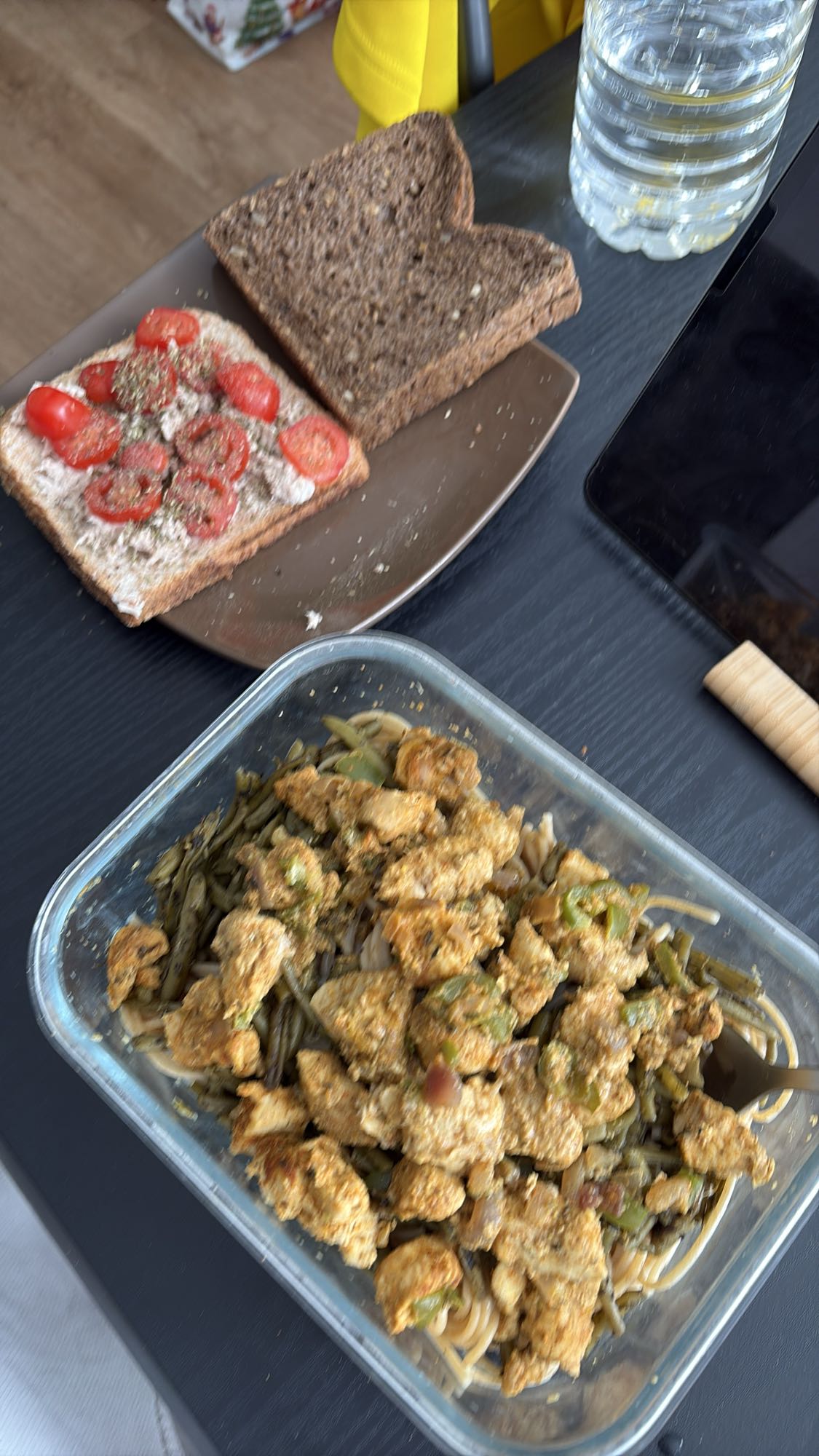 Poulet légumes et pain complet