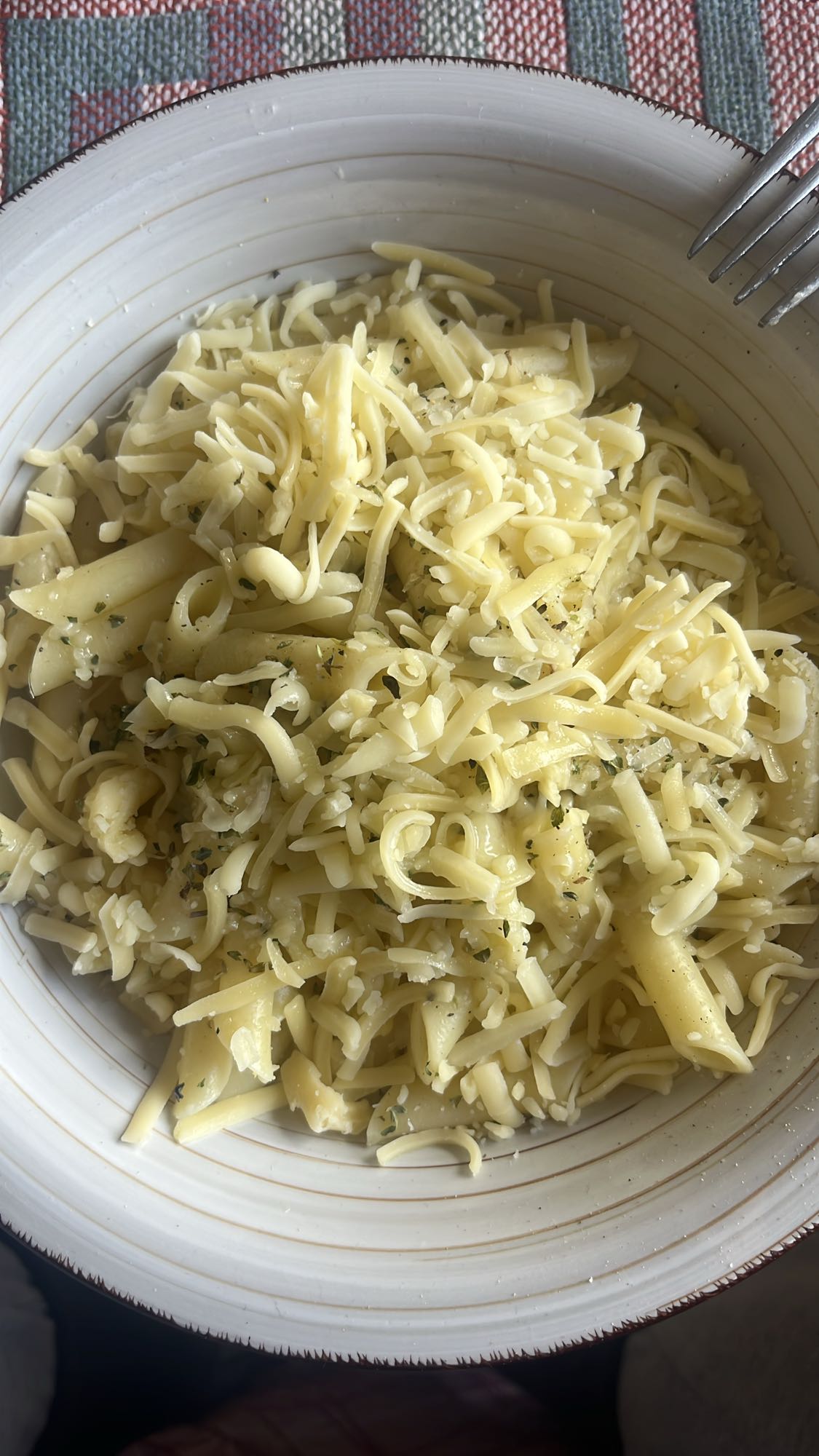 pasta con queso rallado