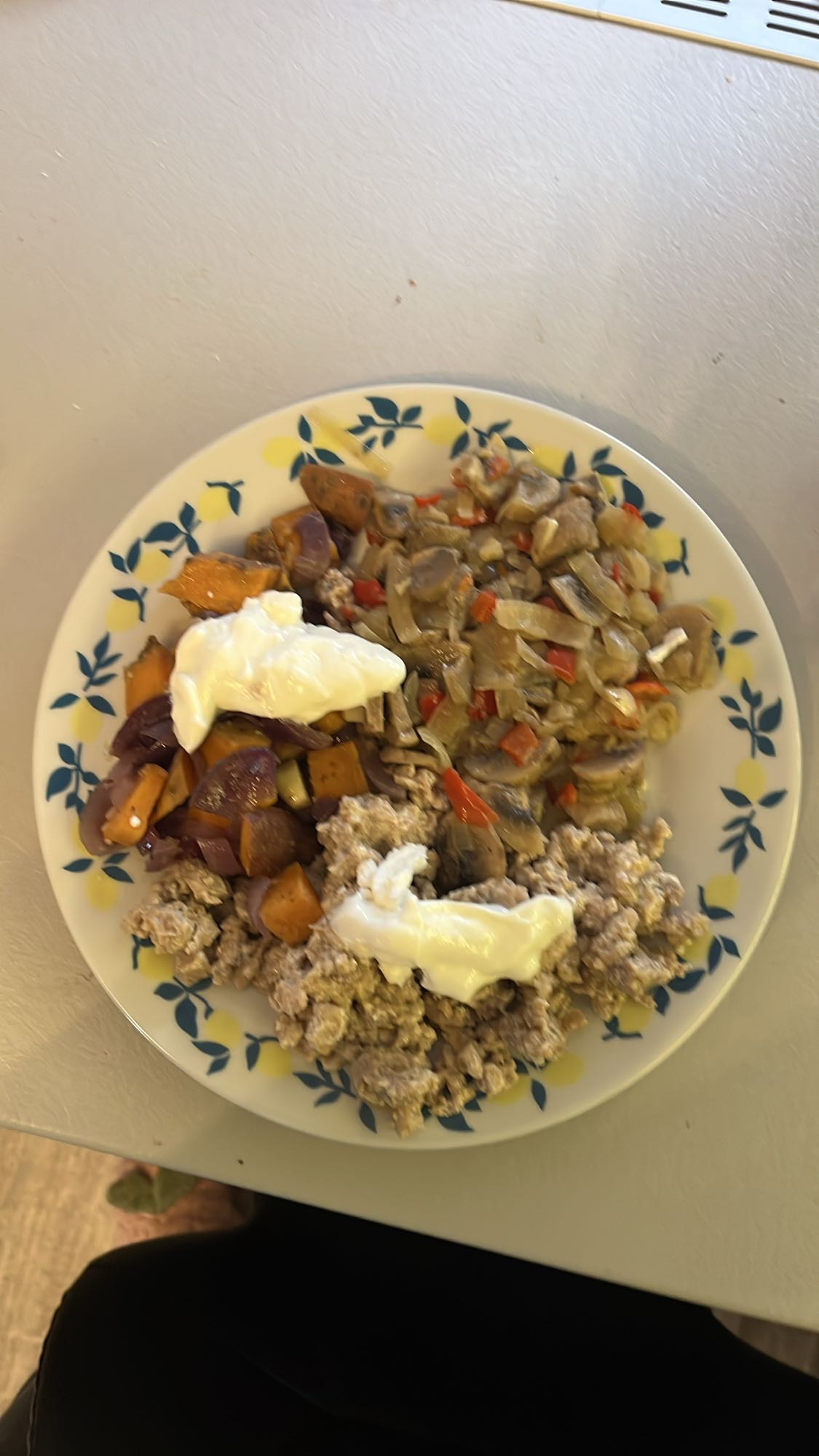 Legume cu carne și iaurt