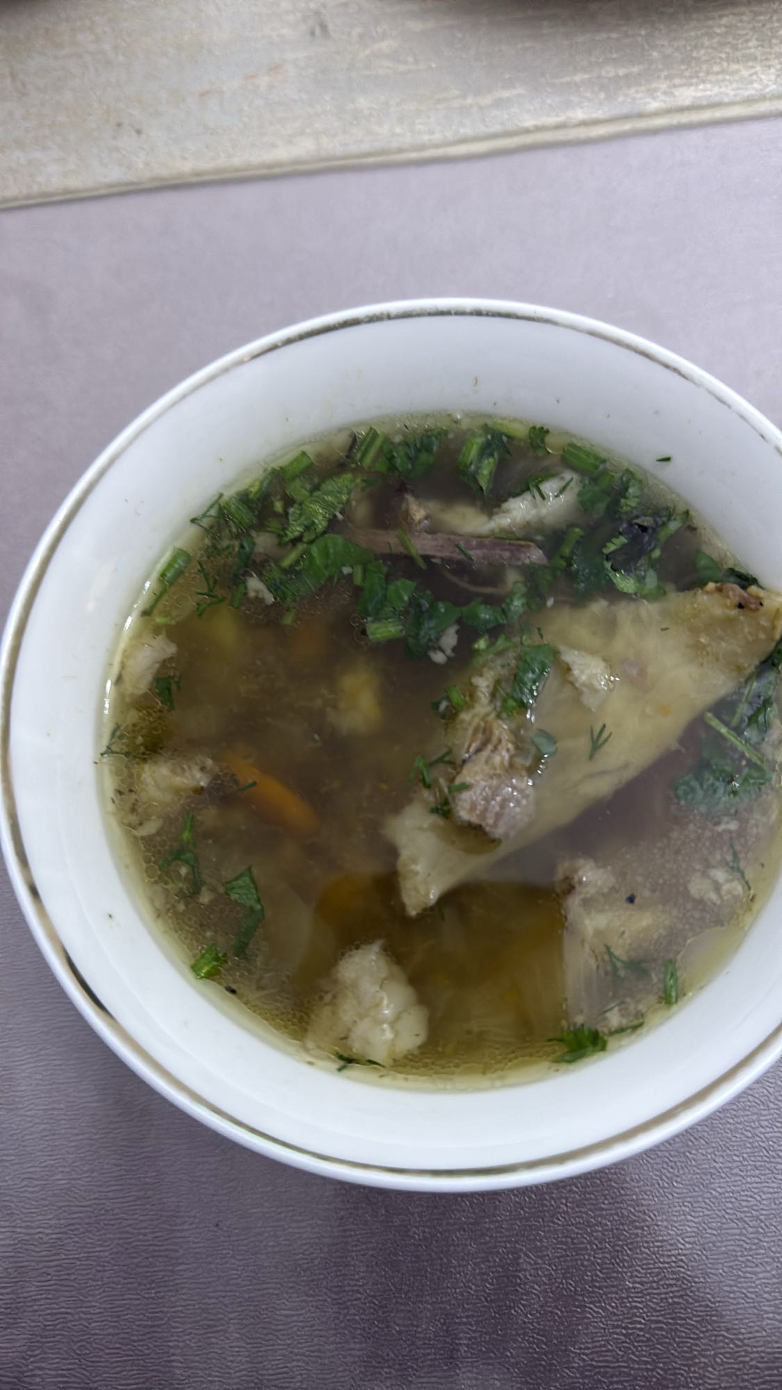 говяжий суп с зеленью