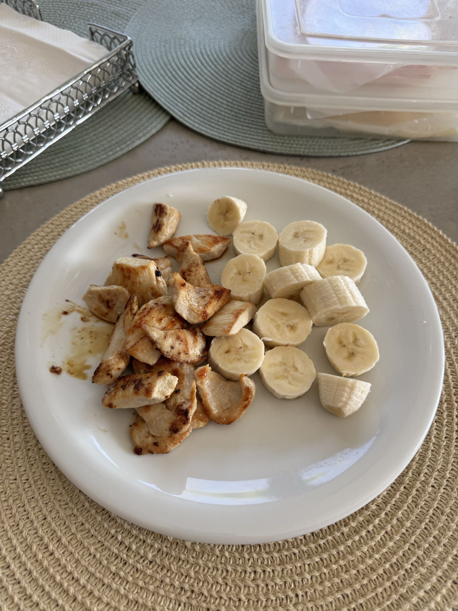 Pollo a la plancha y plátano