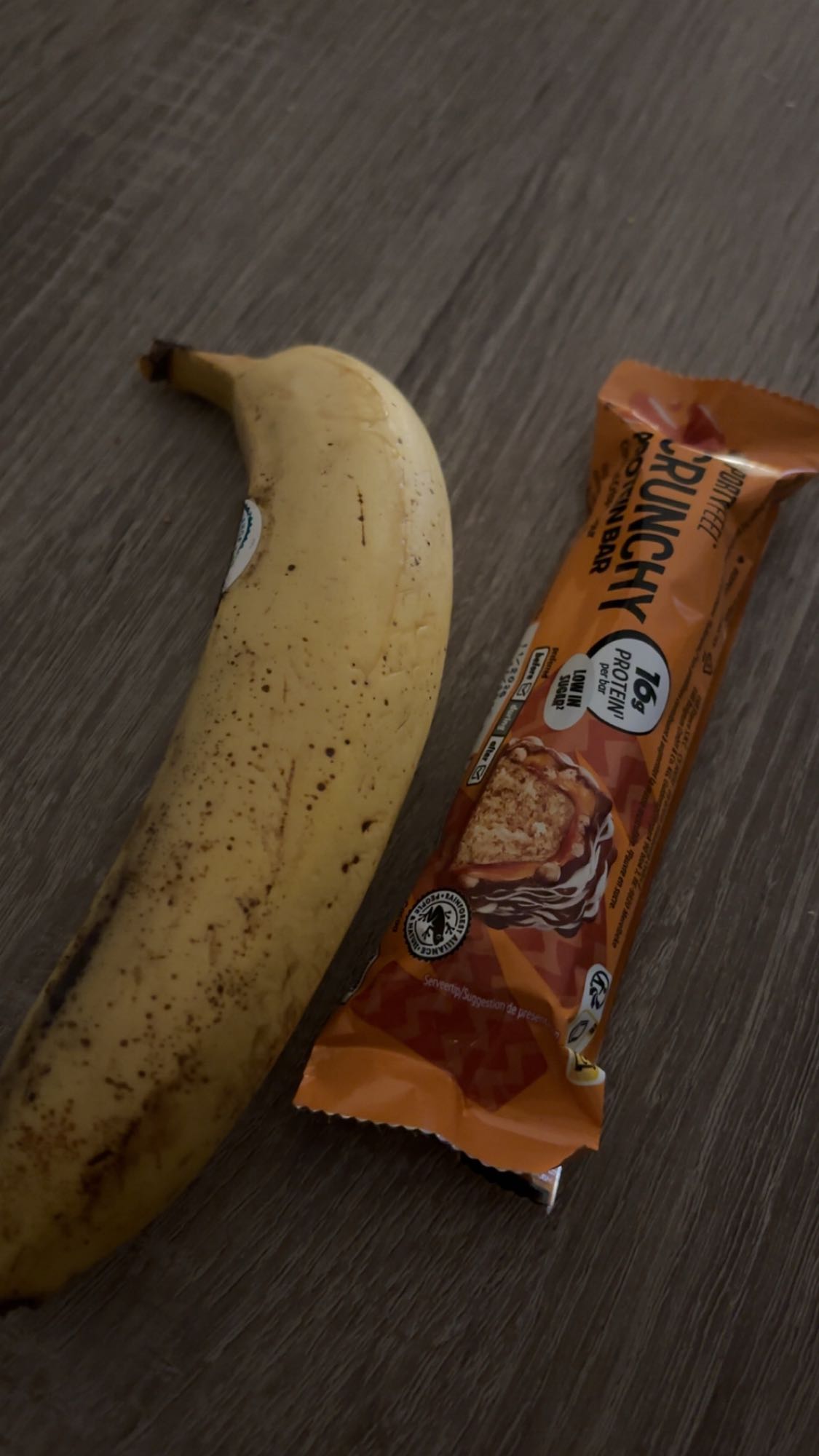 Banane et barre protéinée