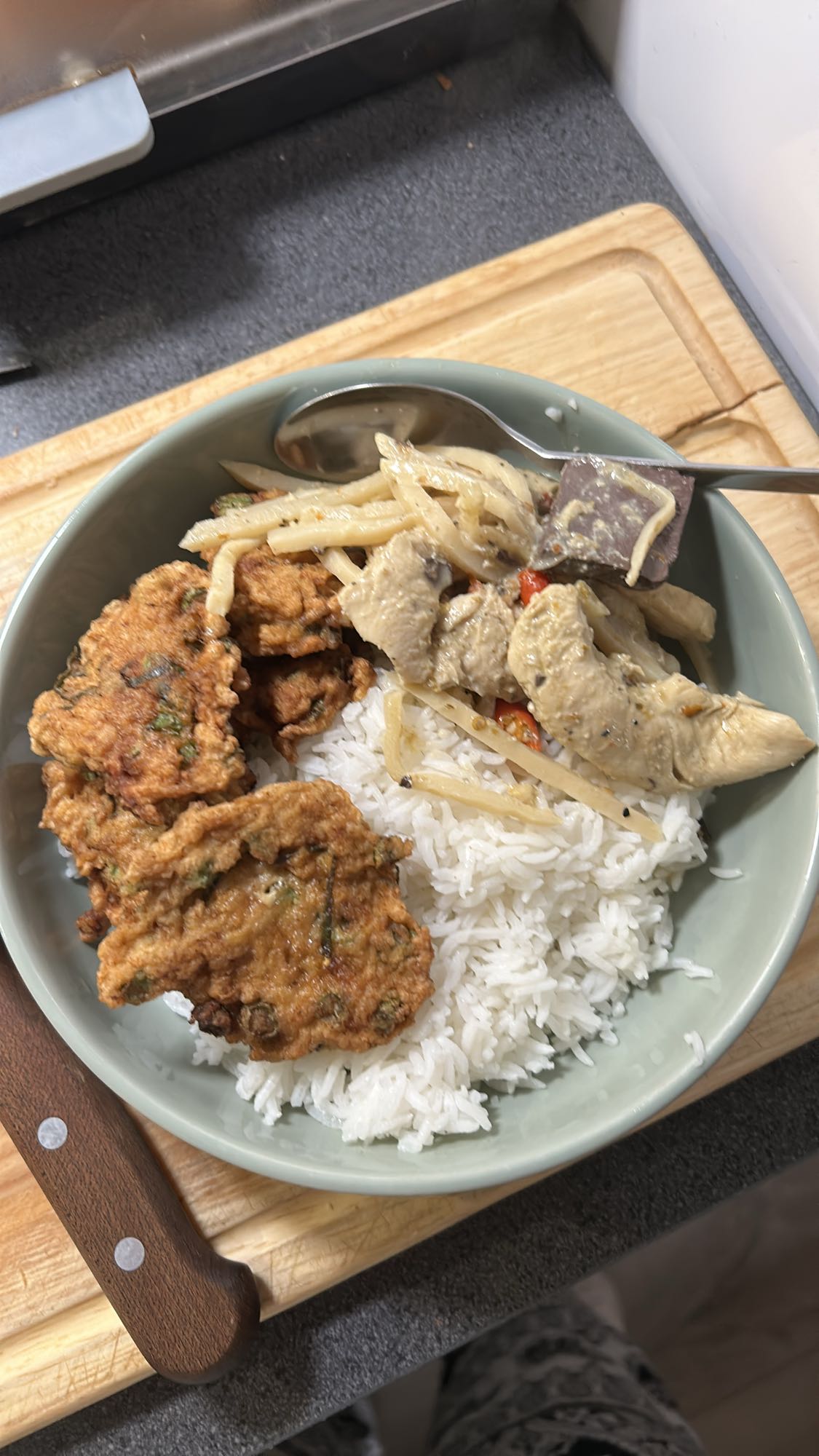 Kylling med ris og omelett