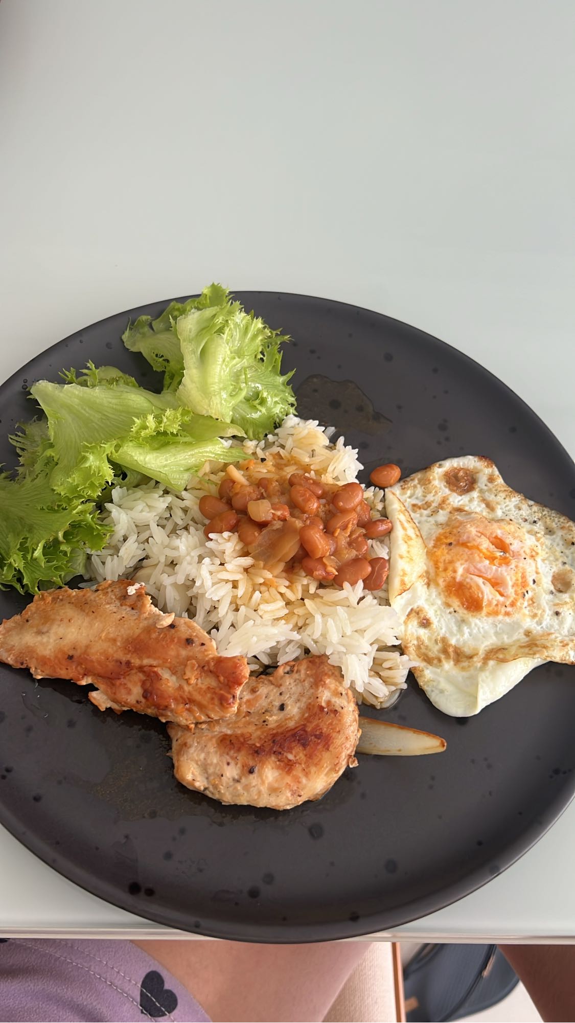 Frango, arroz, feijão e ovo