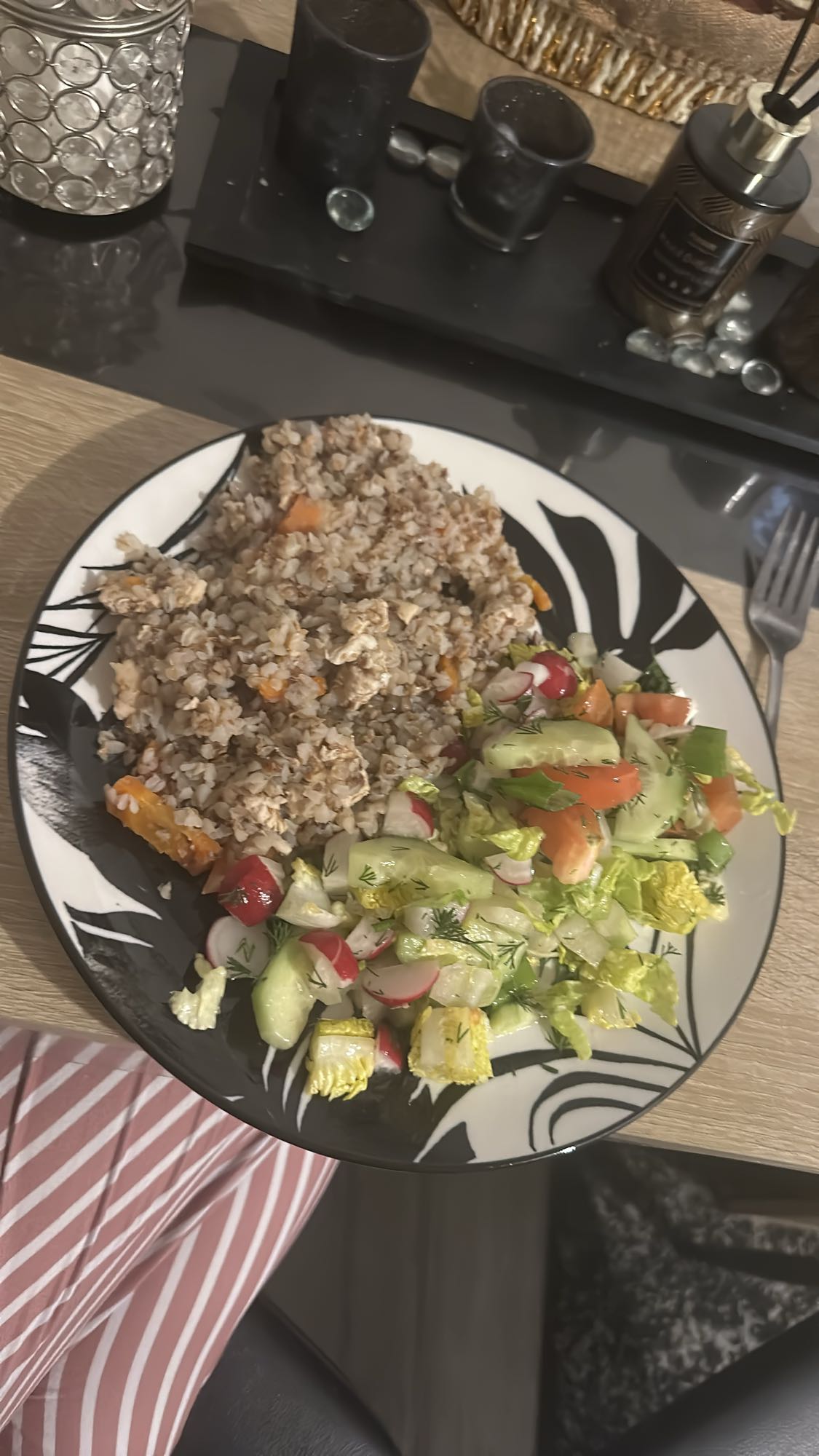 Hrișcă cu salată proaspătă
