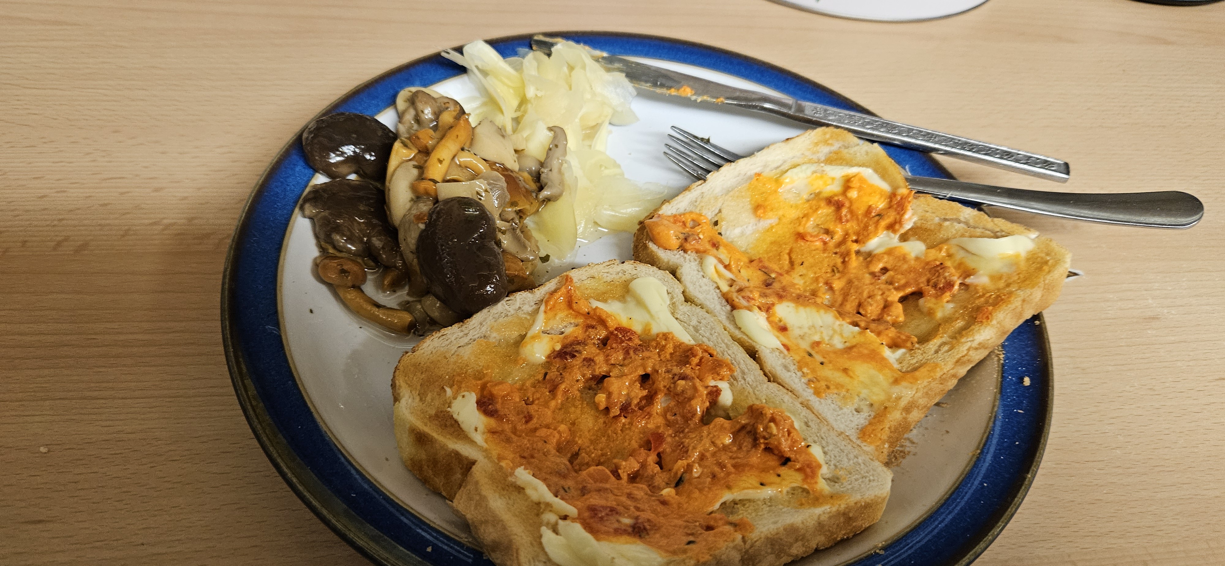 Toast with mushrooms