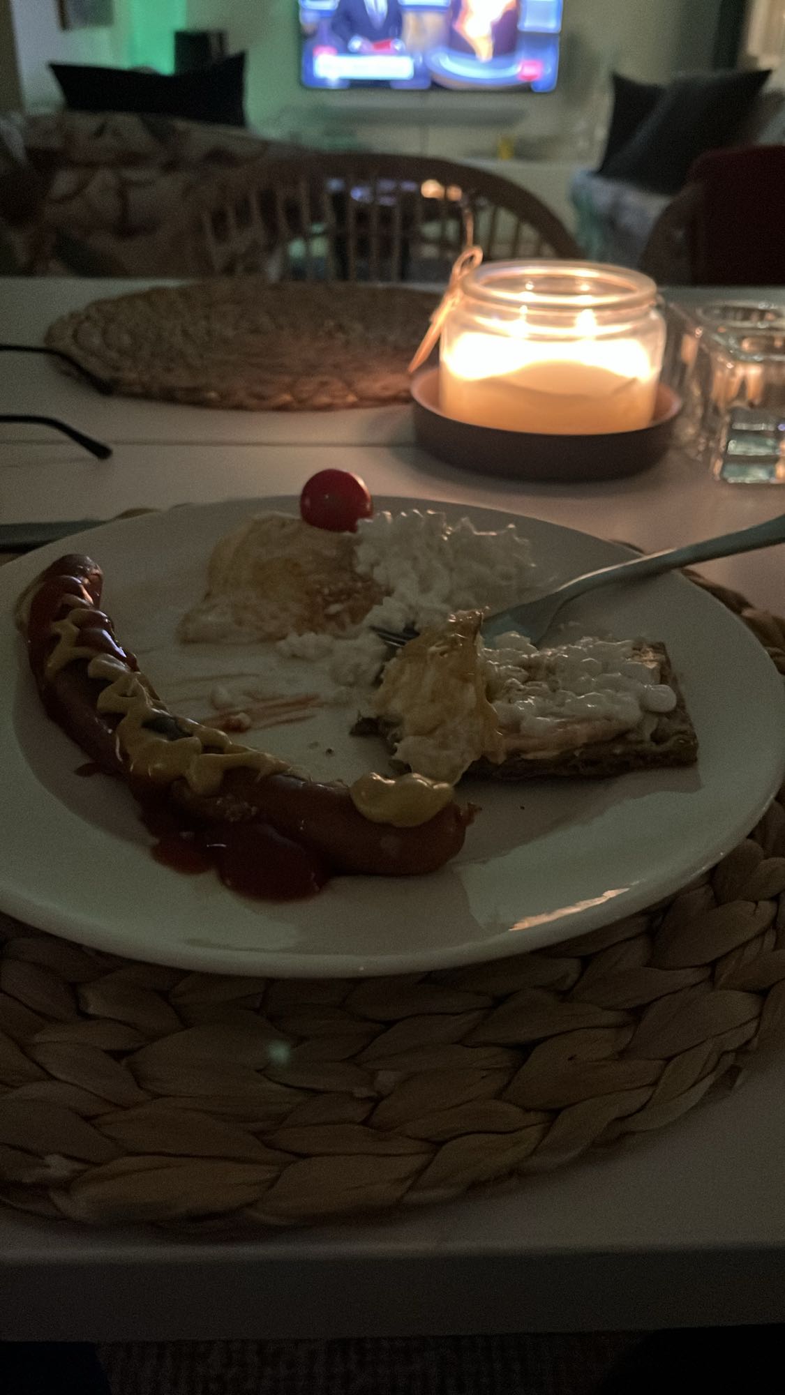 Korv med ägg och knäcke