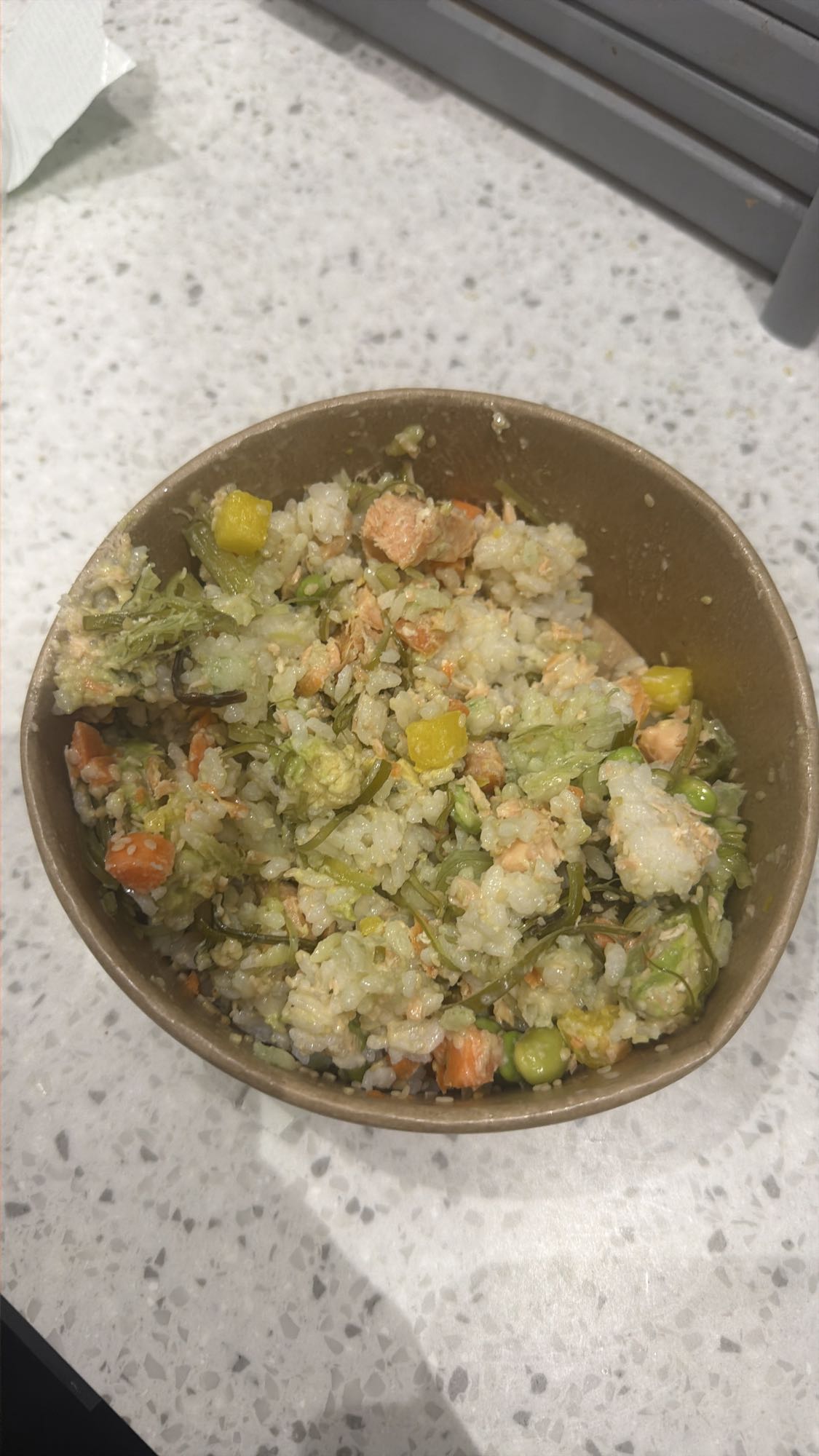 sałatka z łososiem i ryżem