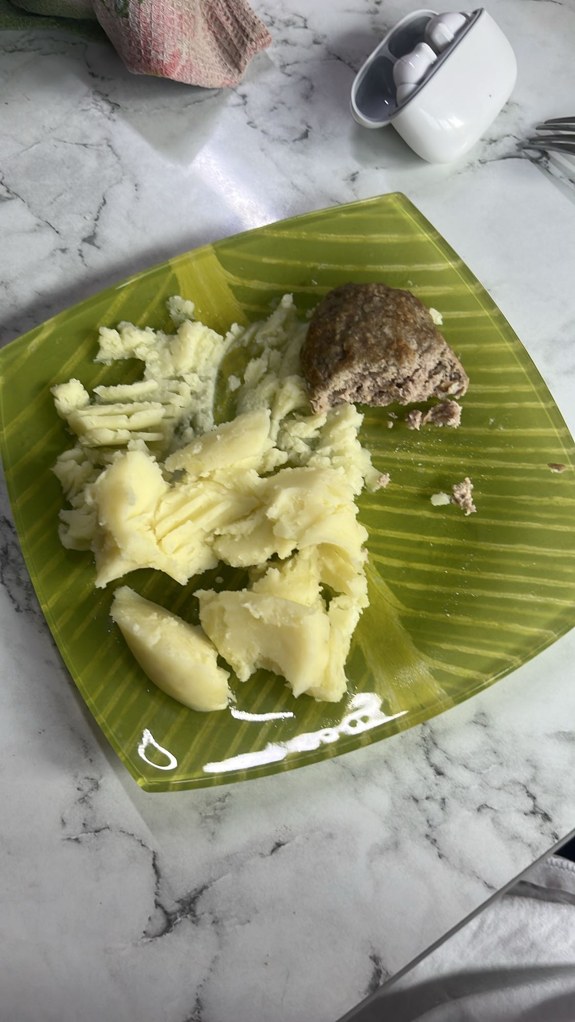 Пюре с котлетой