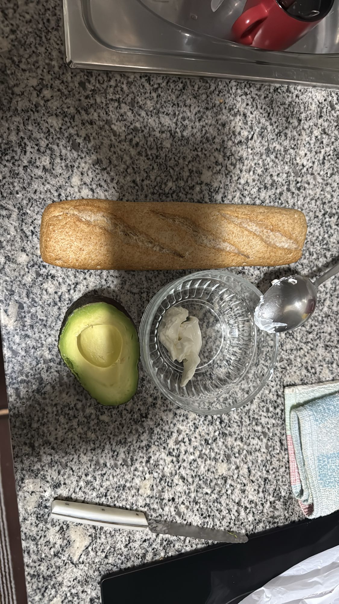 bocadillo de aguacate y mayonesa