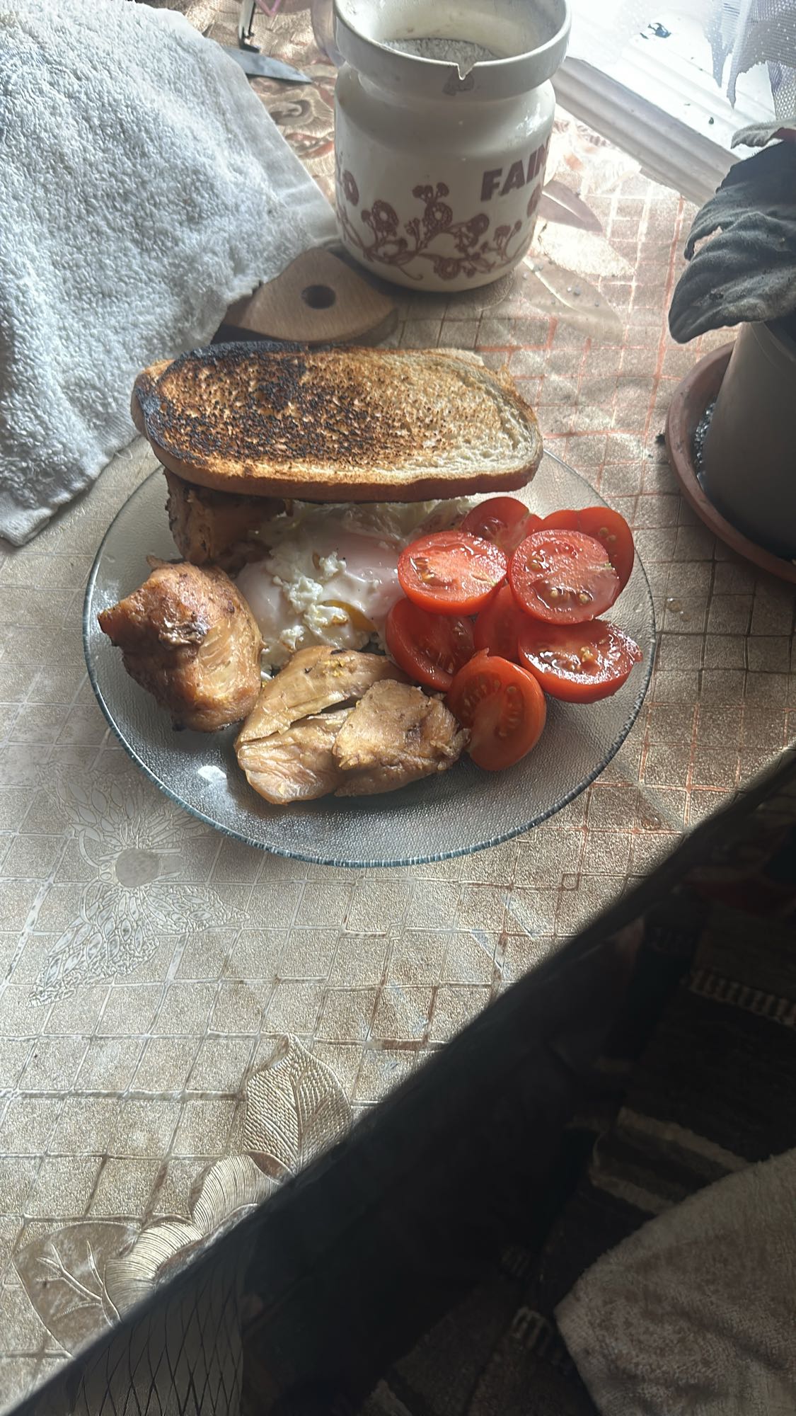 Mic dejun cu pui și ou