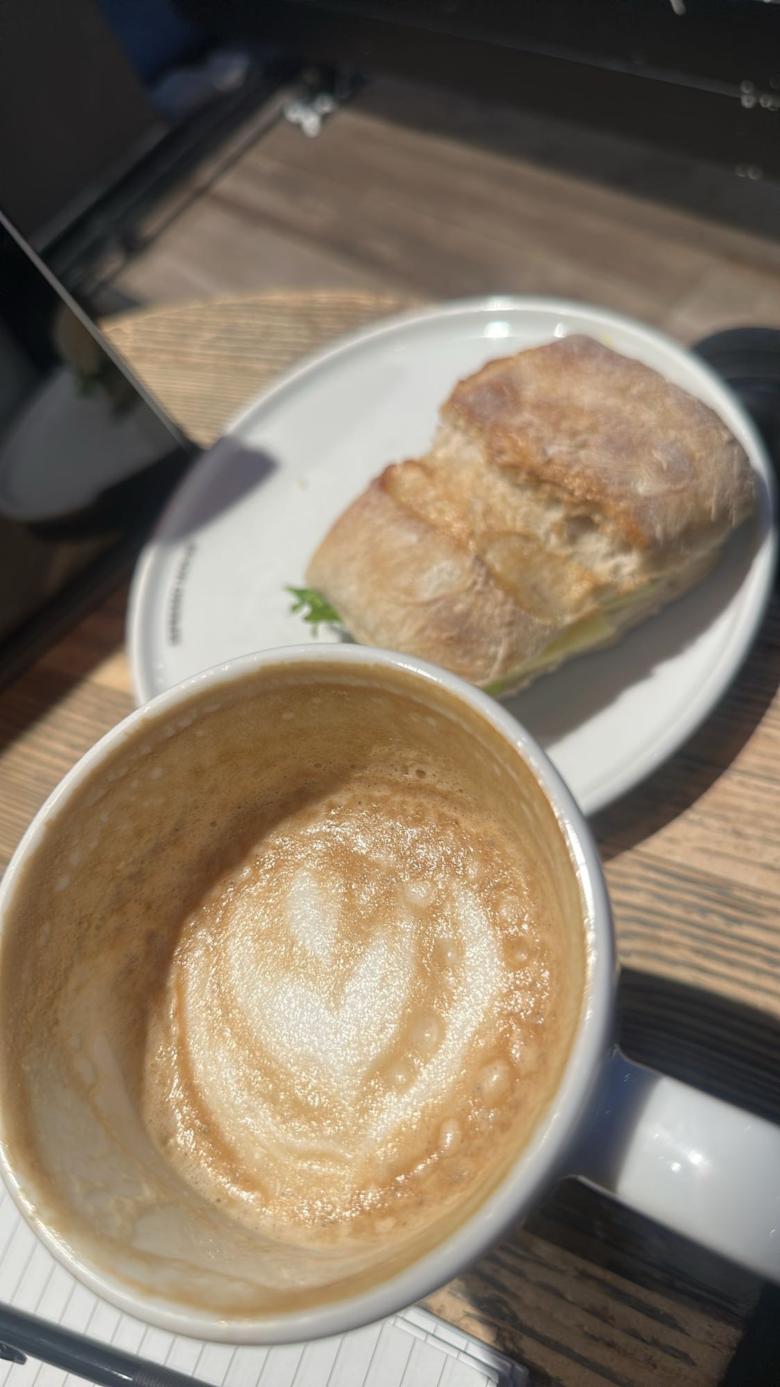 Cappuccino och smörgås