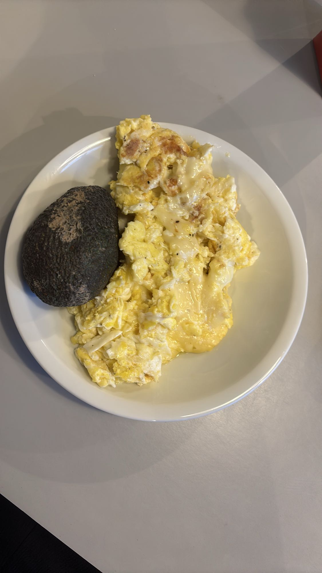 œufs brouillés avocat