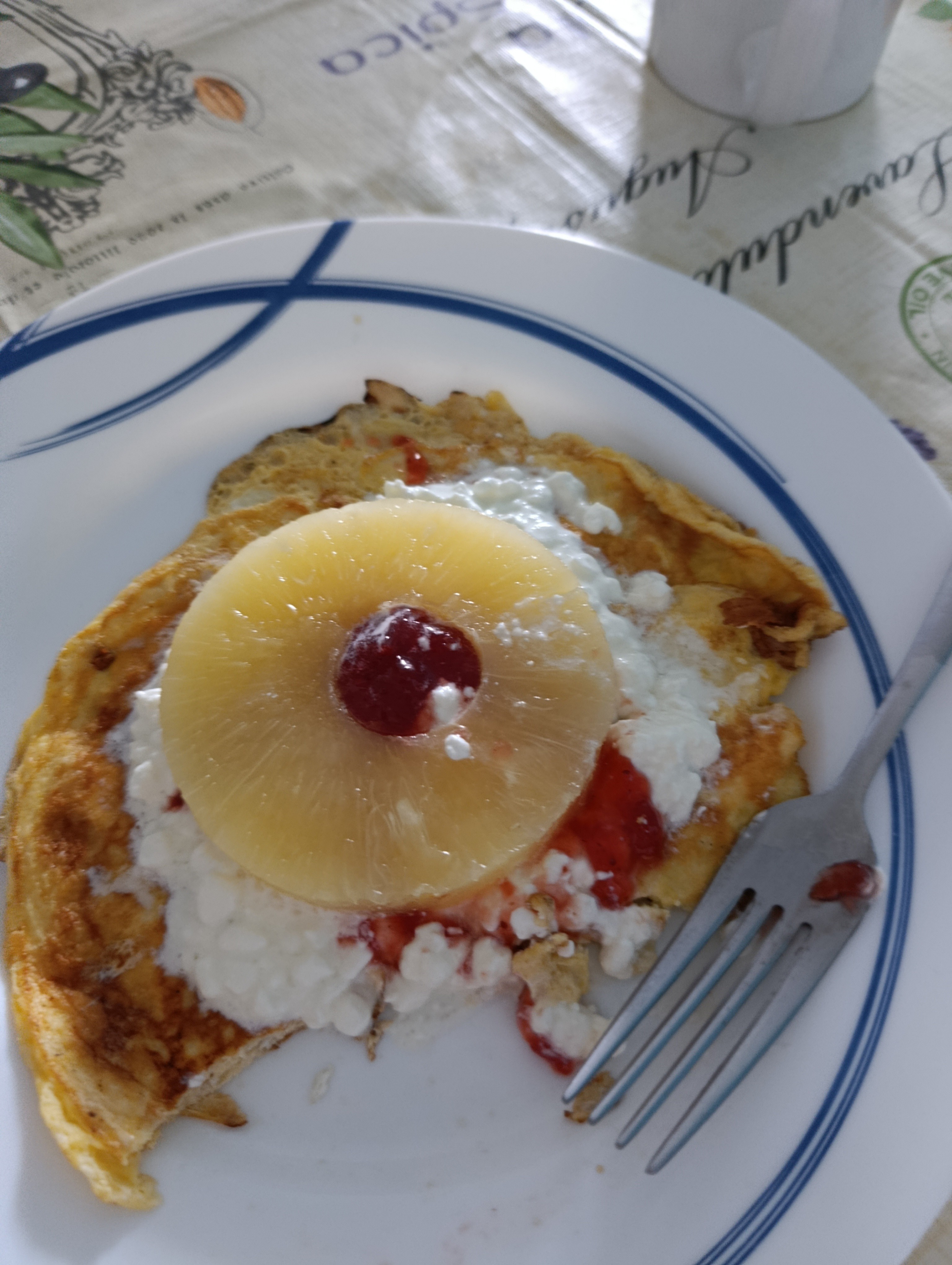 Tortilla con piña y requesón