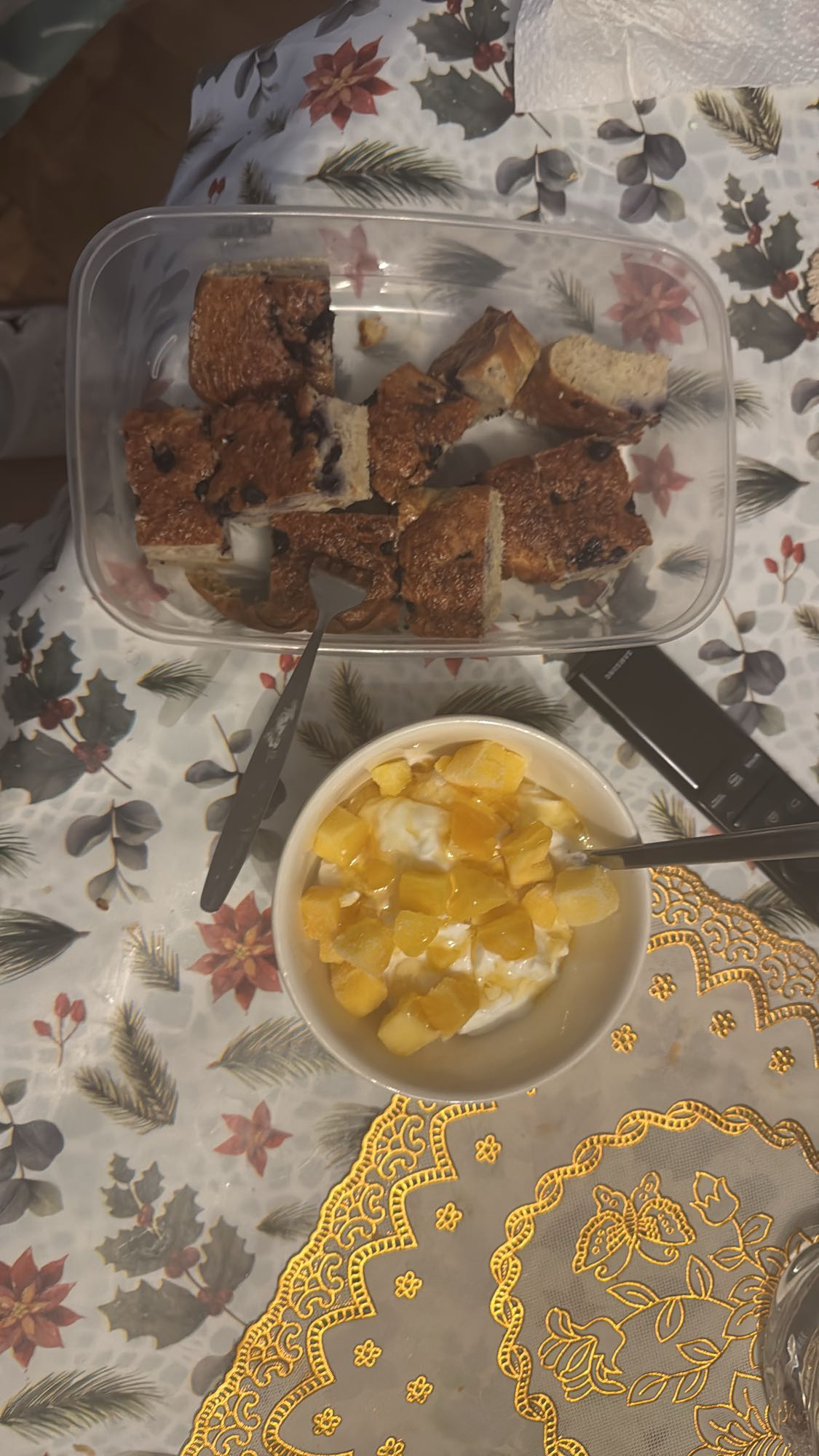 Yoghurt med frukt & bananbröd