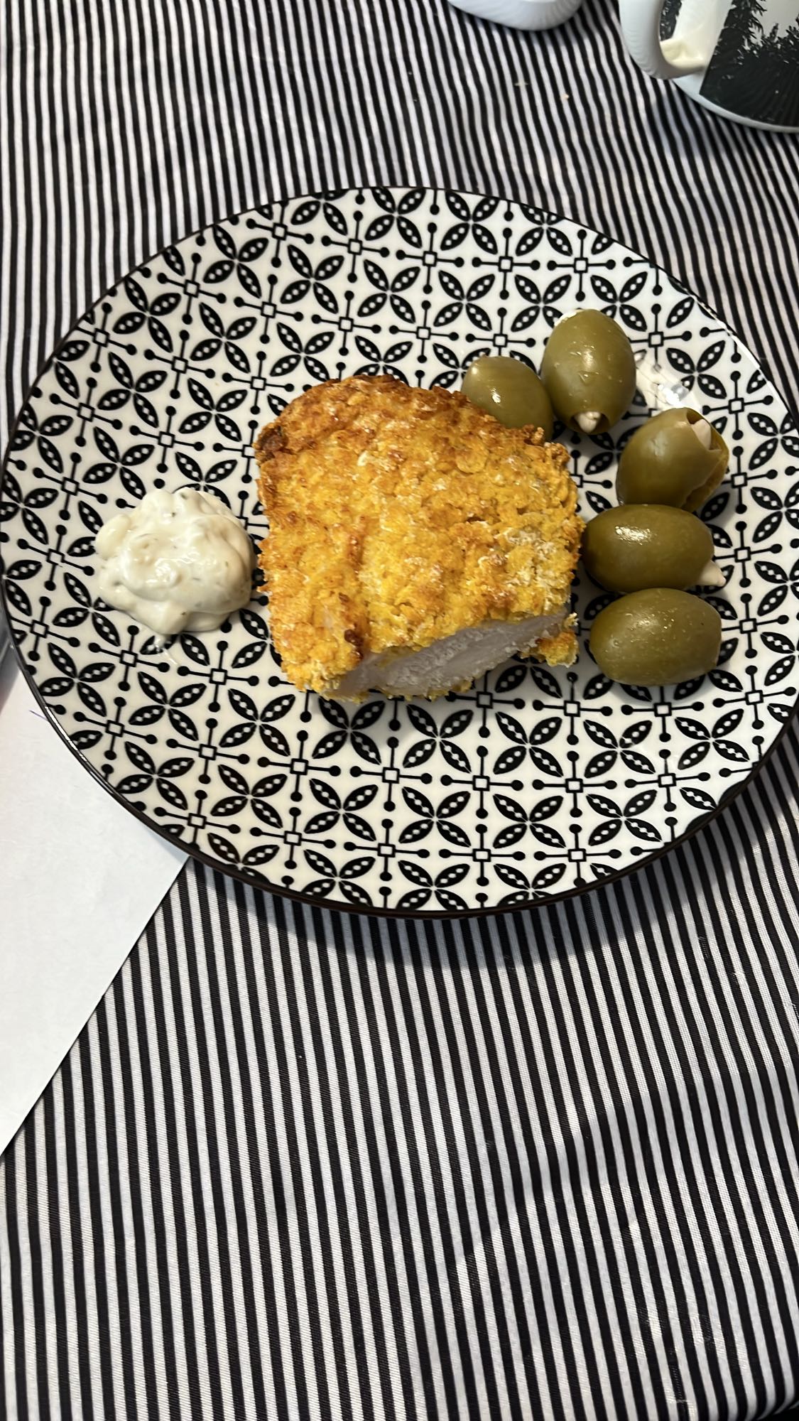 Пилешко с корнфлейкс и маслини