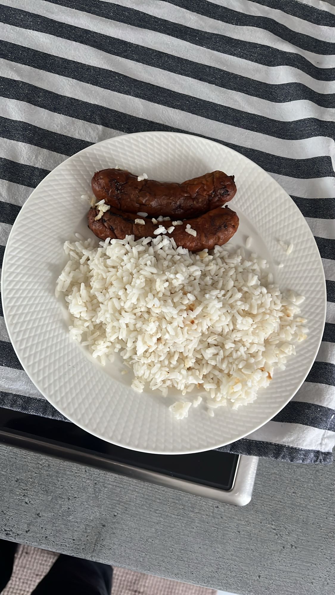 Saucisses et riz blanc
