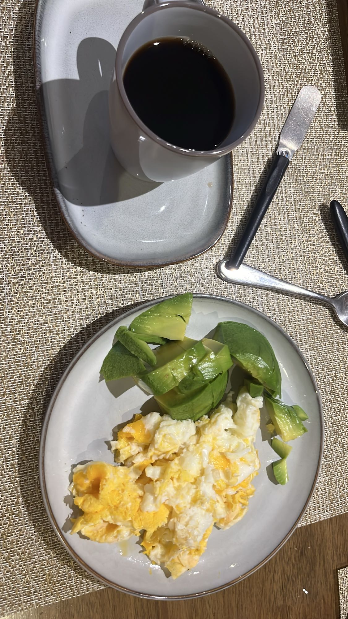 Huevos con aguacate