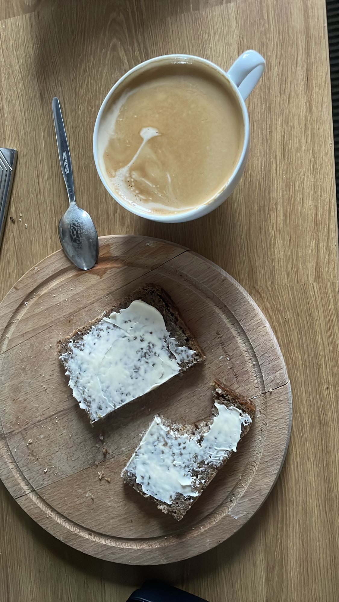 Kawa i chleb z masłem