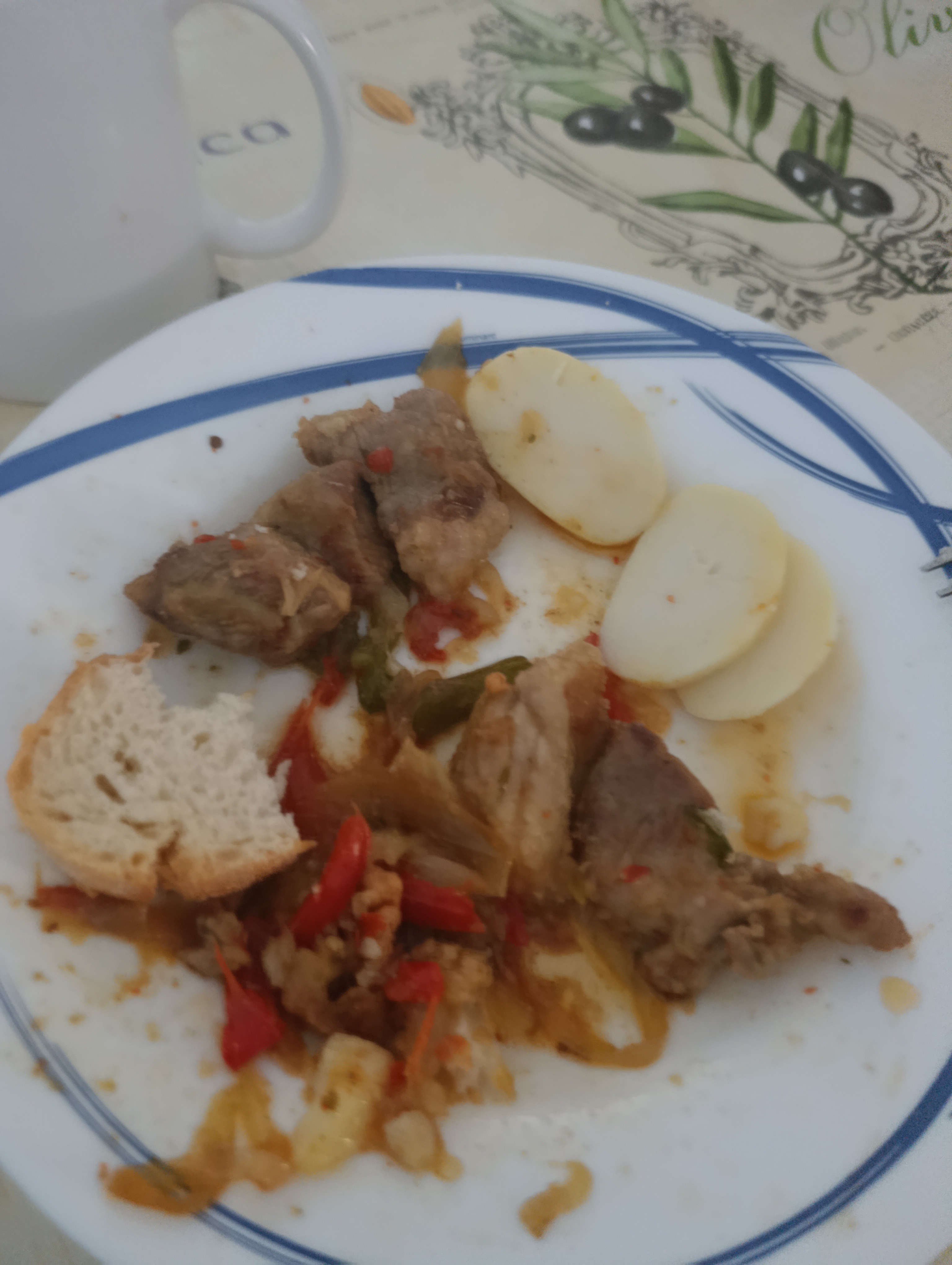 Carne con huevo y pan