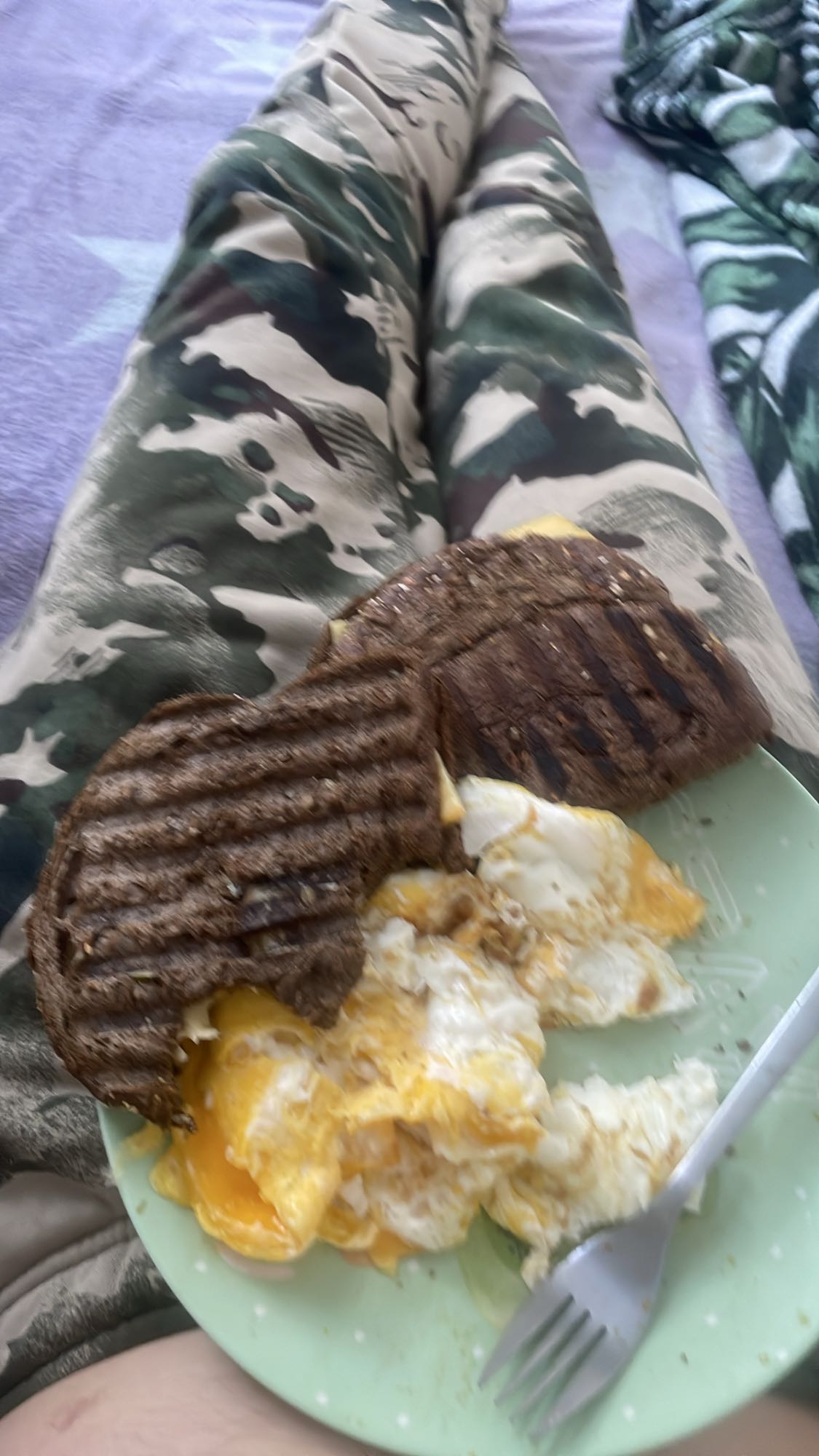 Jajka i chleb tostowy