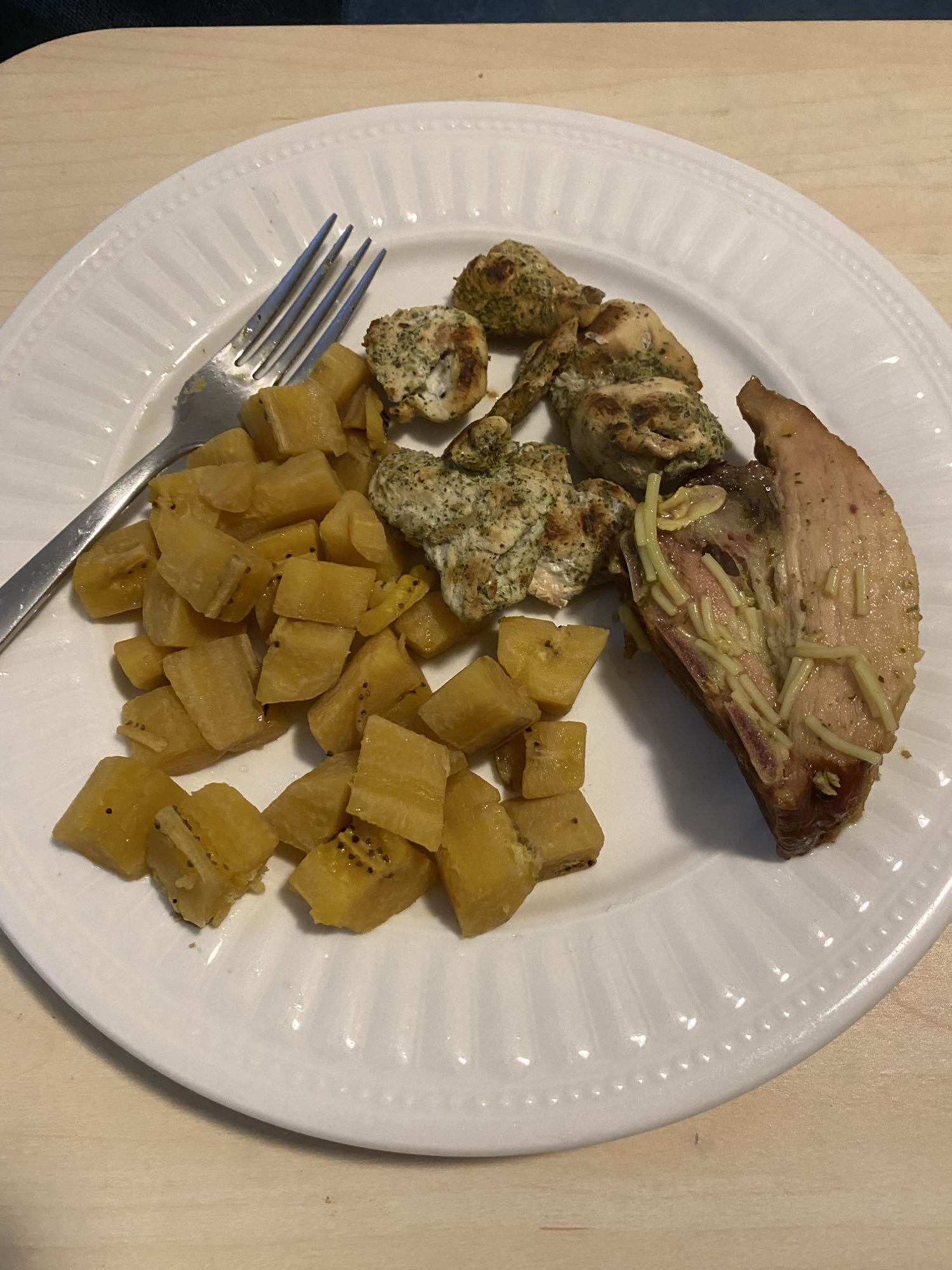 Pollo cerdo y plátano