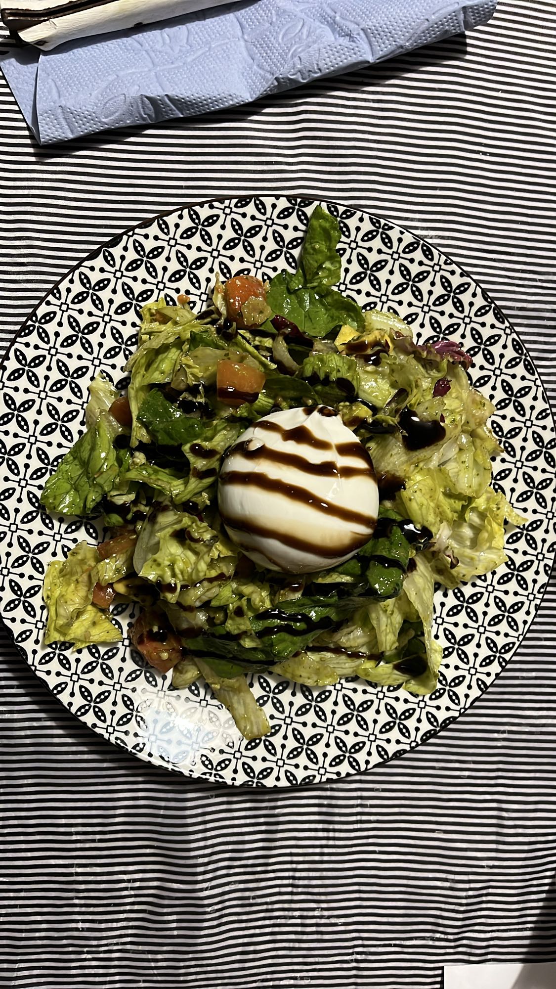 Салата с бурата и балсамико