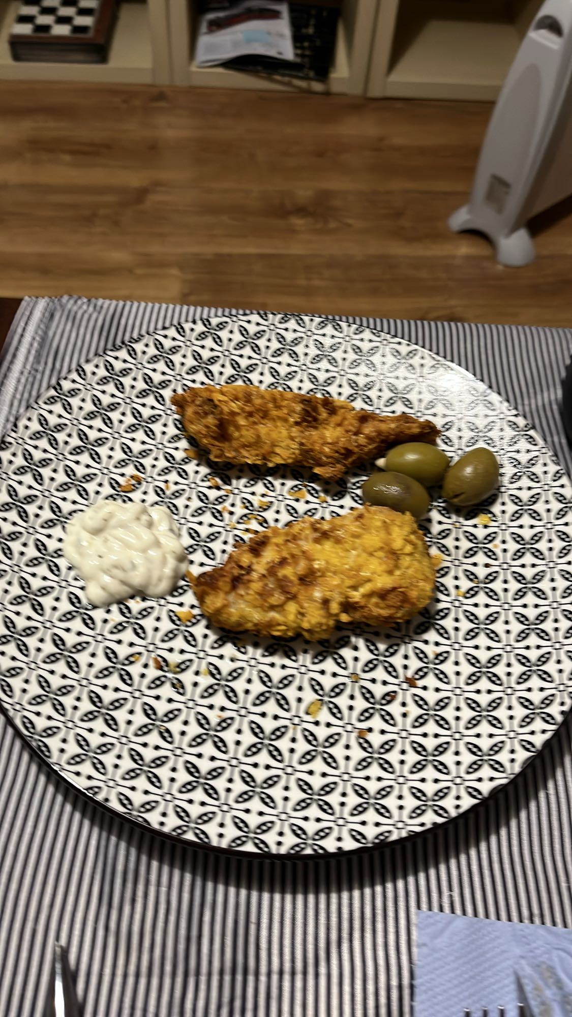 Панирано пиле с маслини