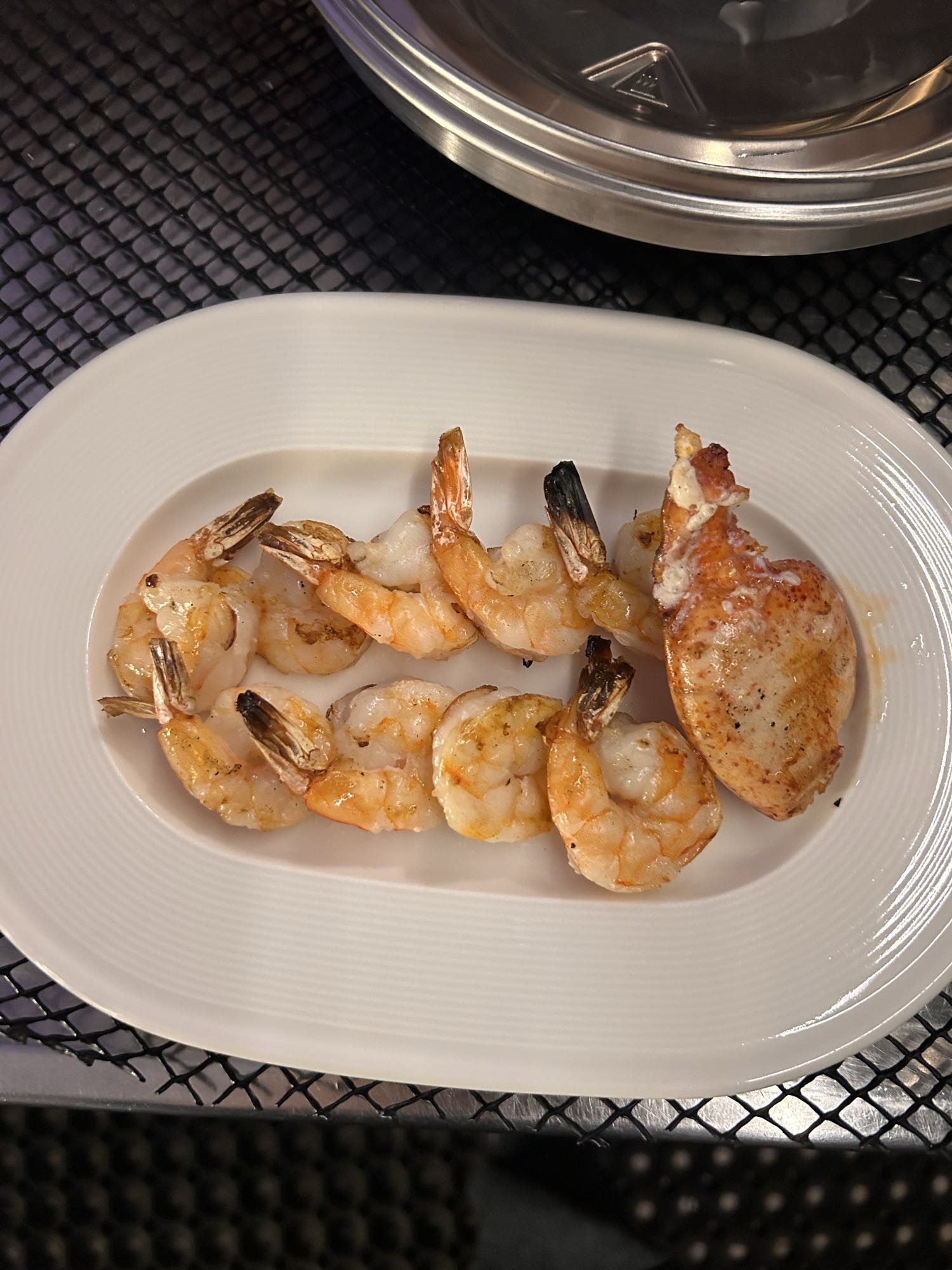 креветки и хвост омара