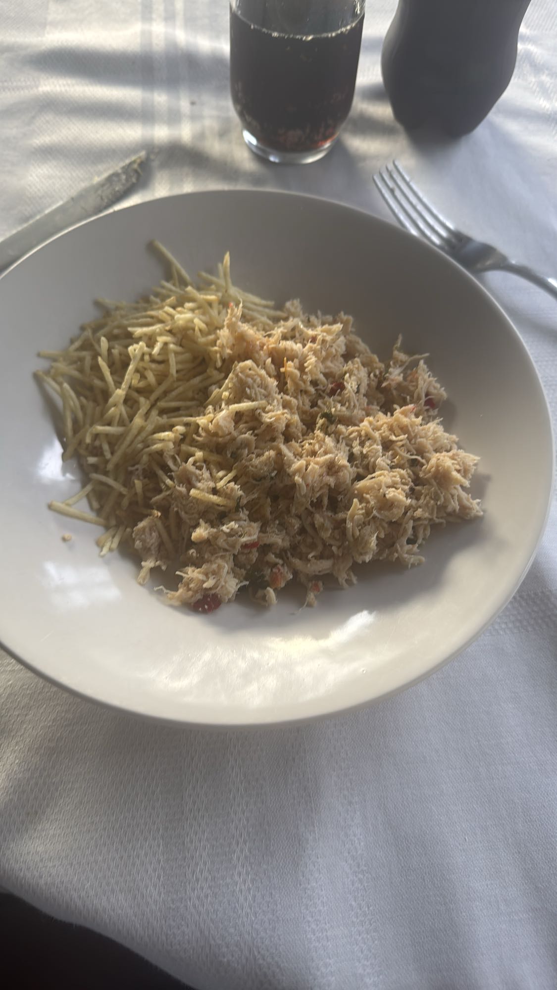 Frango desfiado com batata palha