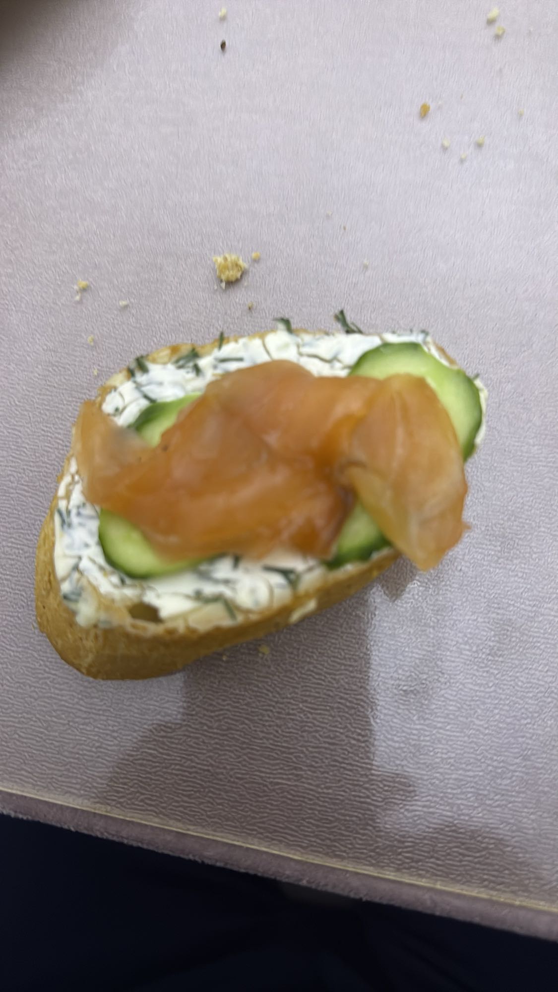 бутерброд с лососем