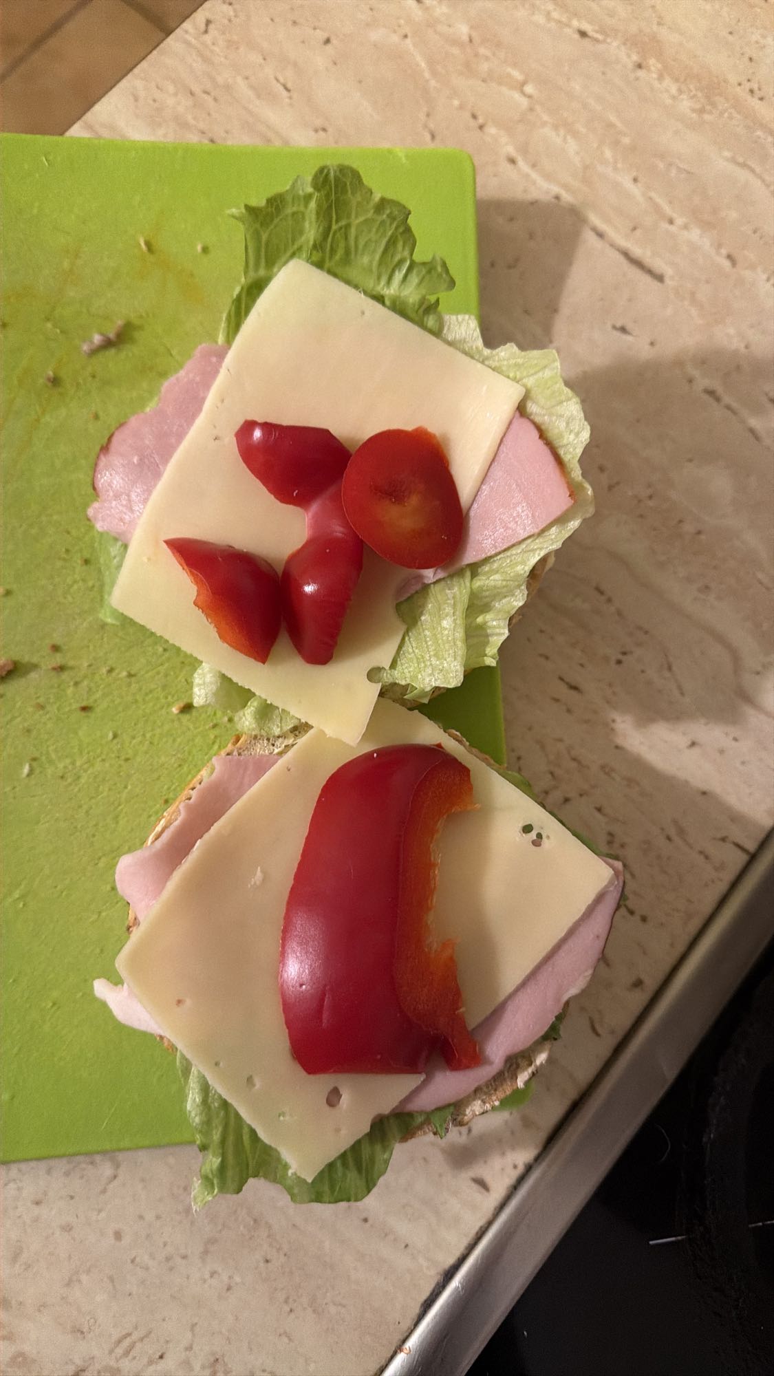 Kanapki z szynką i serem