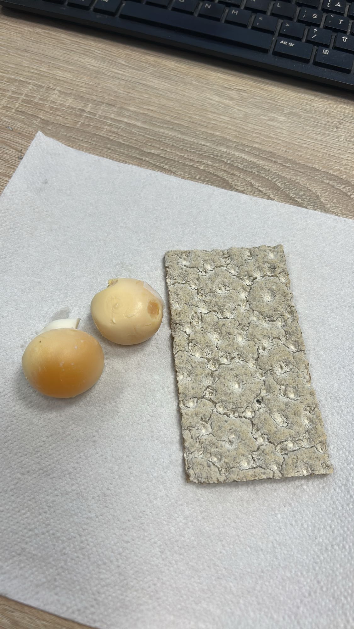 Ou fiert cu crackers