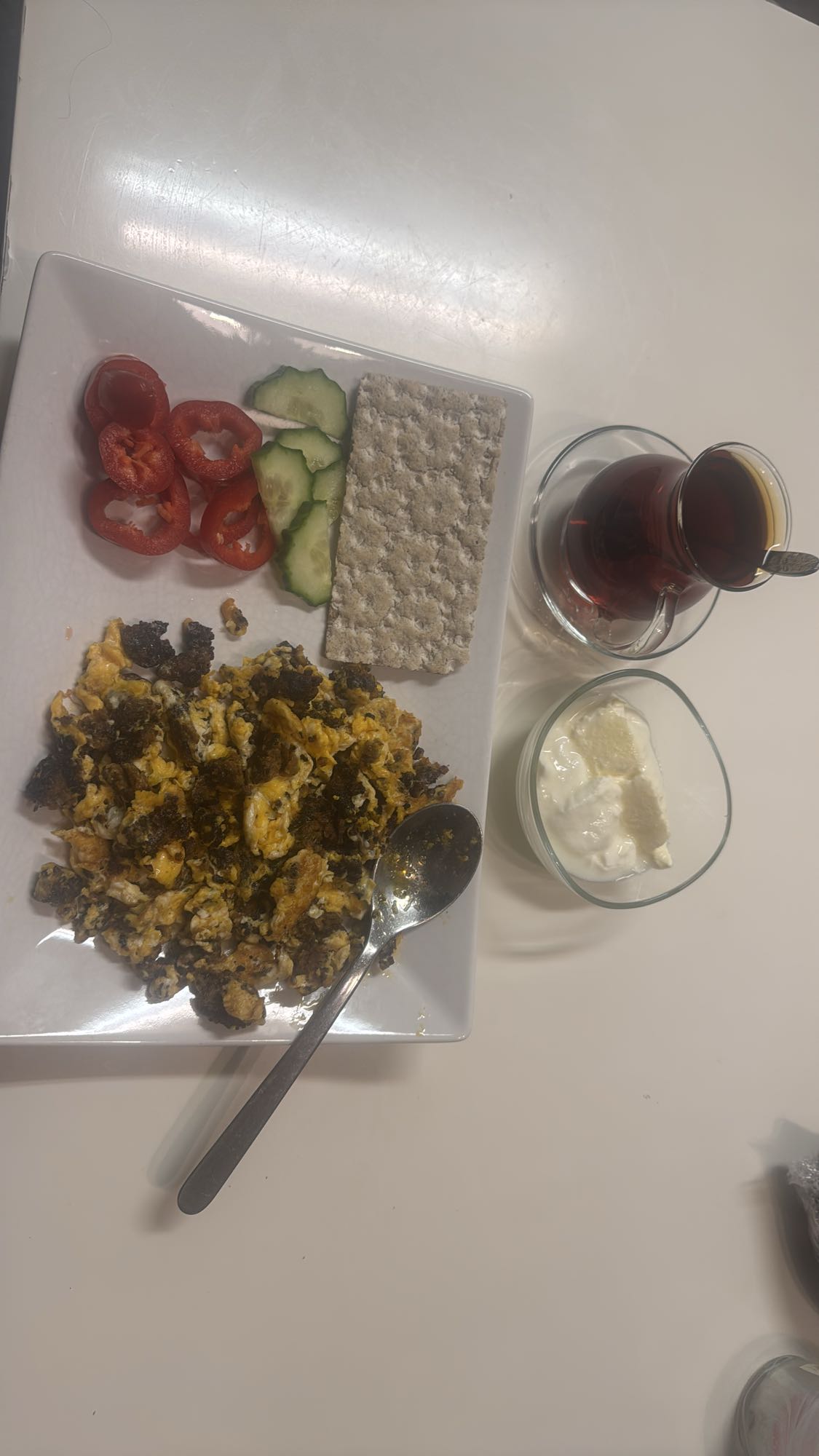 Frukost med ägg och te