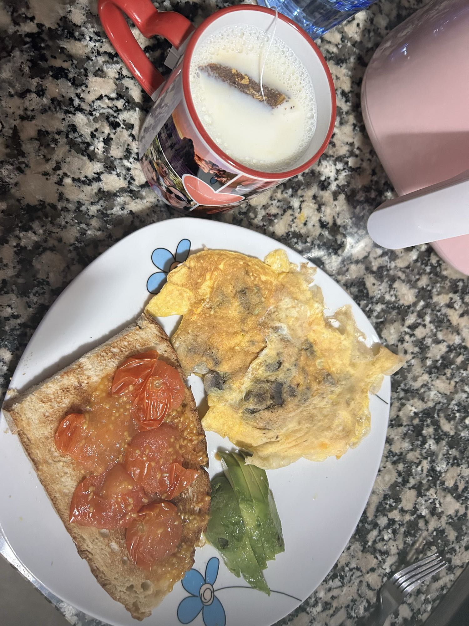 Desayuno con tortilla de dos huevos