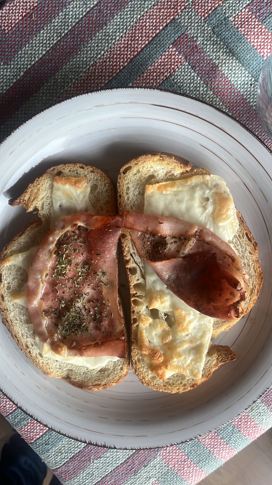 Tostadas con jamón y queso