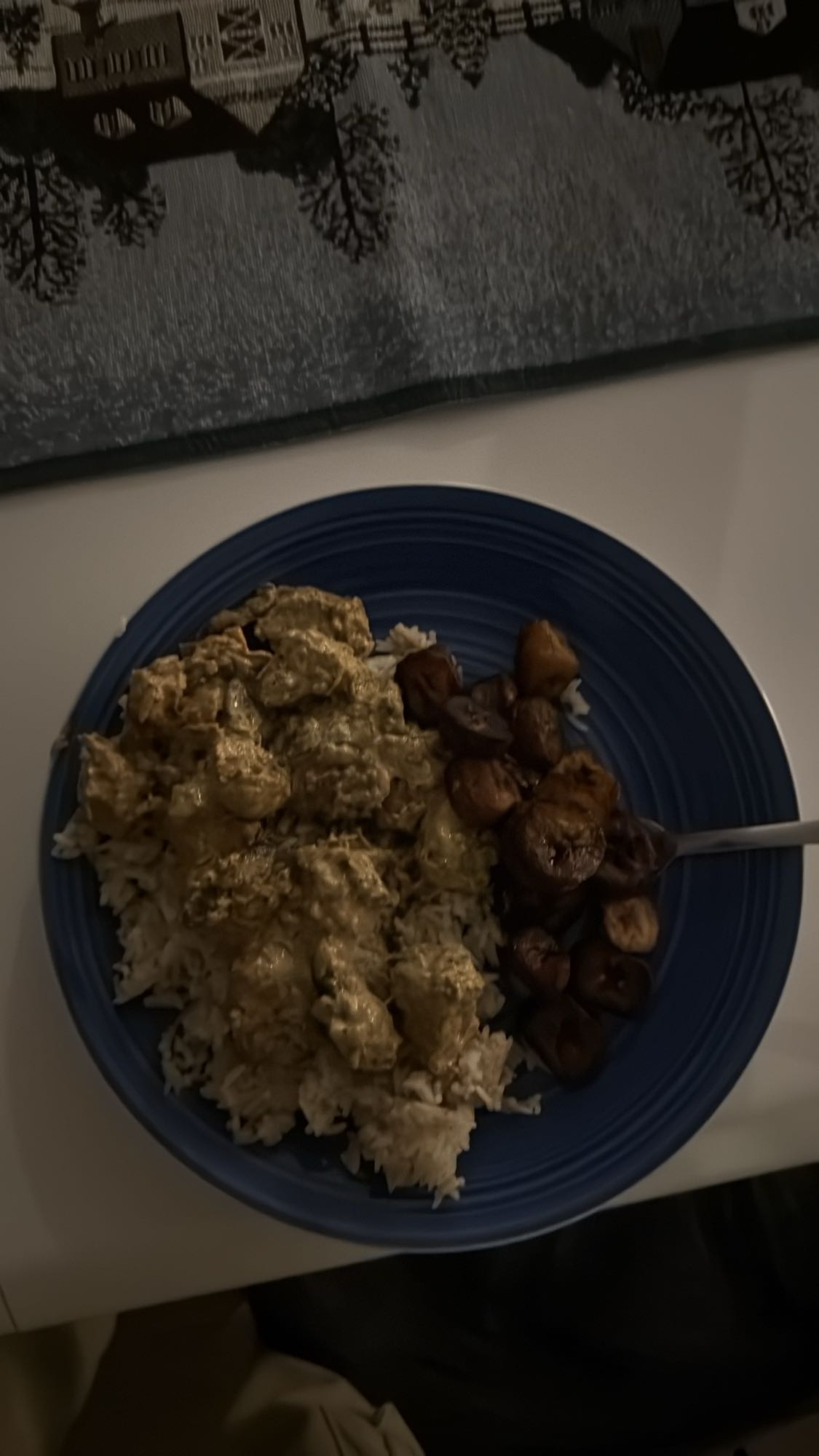 Poulet au riz et bananes
