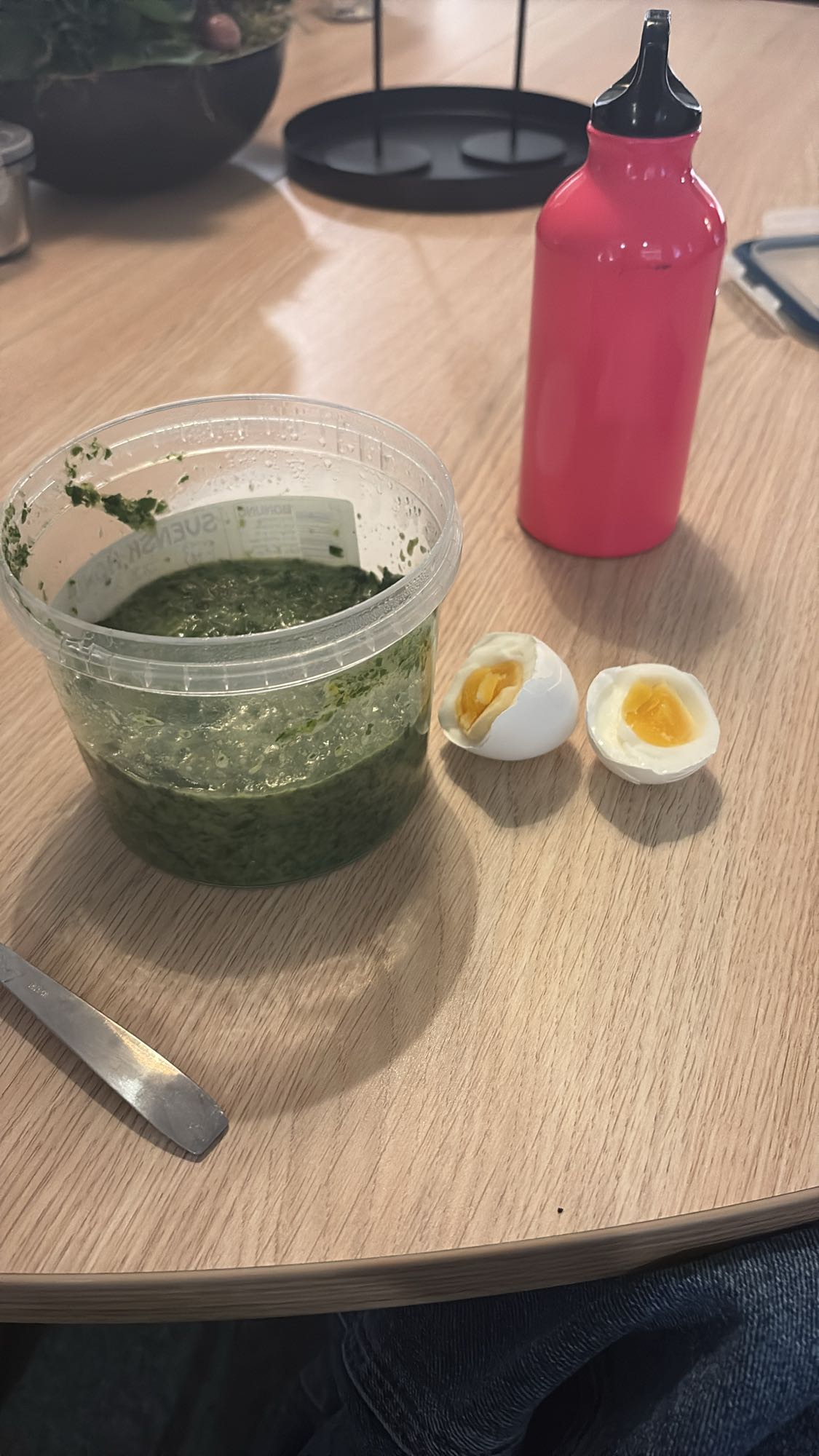 Ägg med spenatsoppa