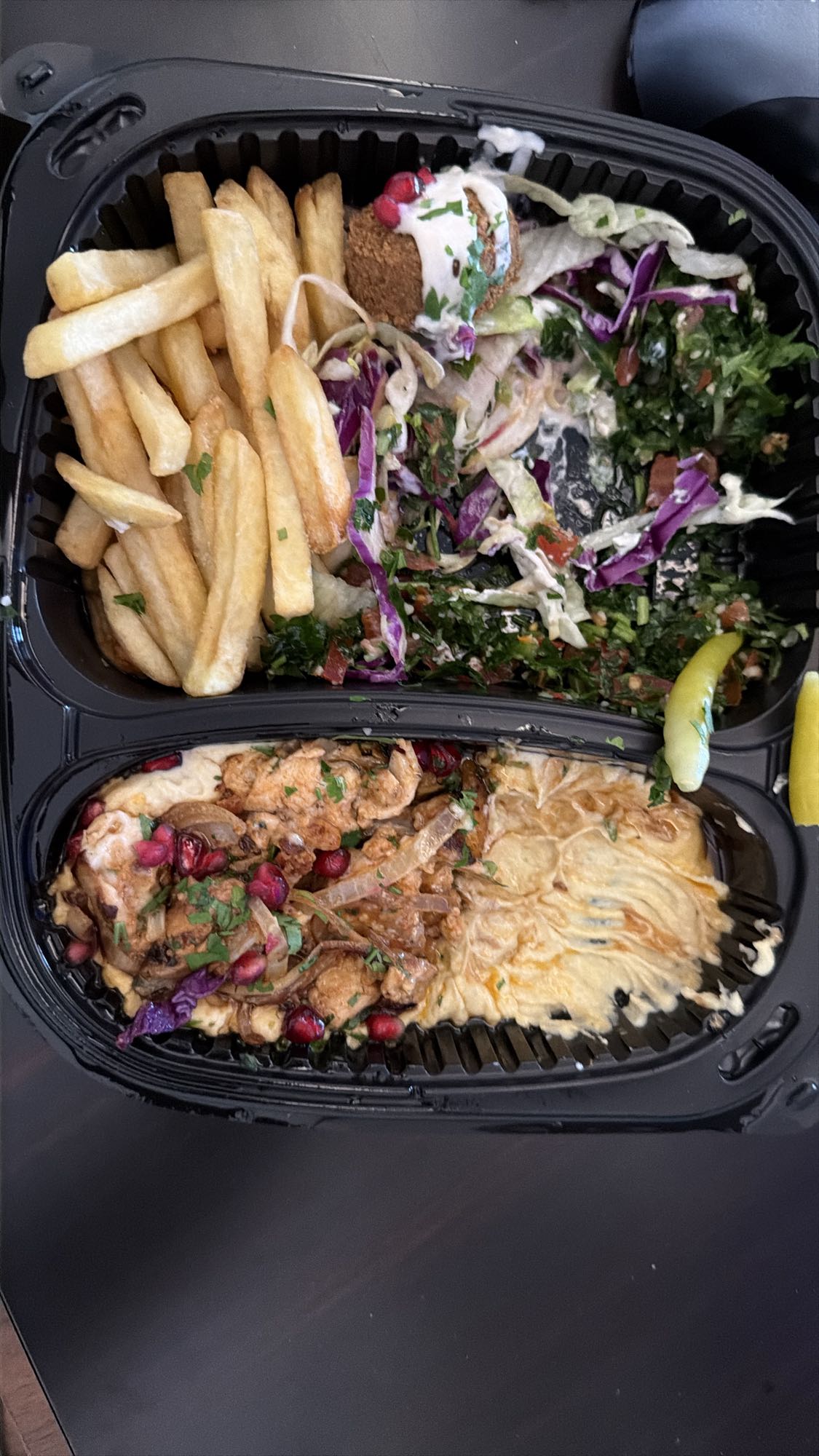 Tava orientală cu pui și garnituri