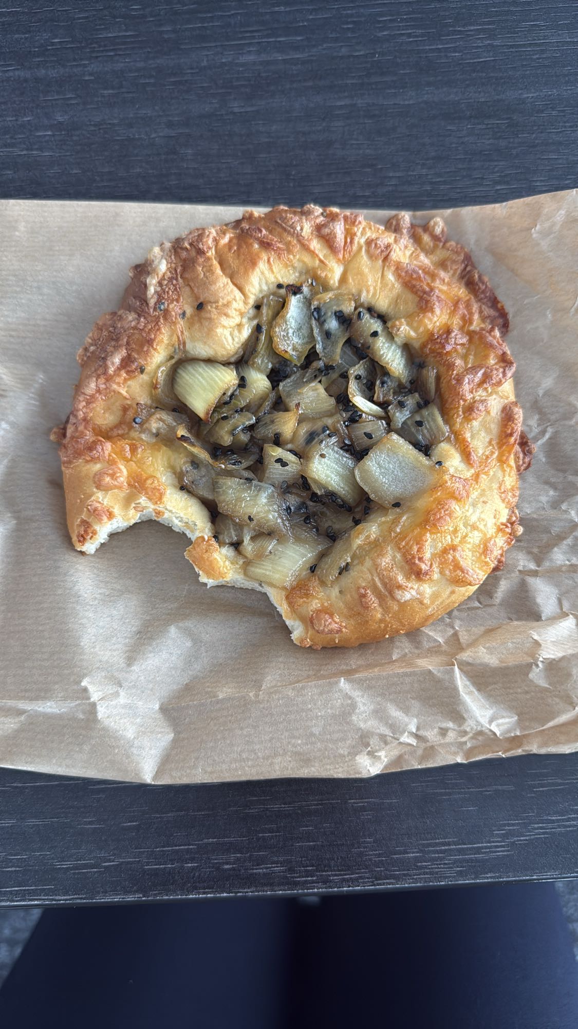 tarta z grzybami i cebulą