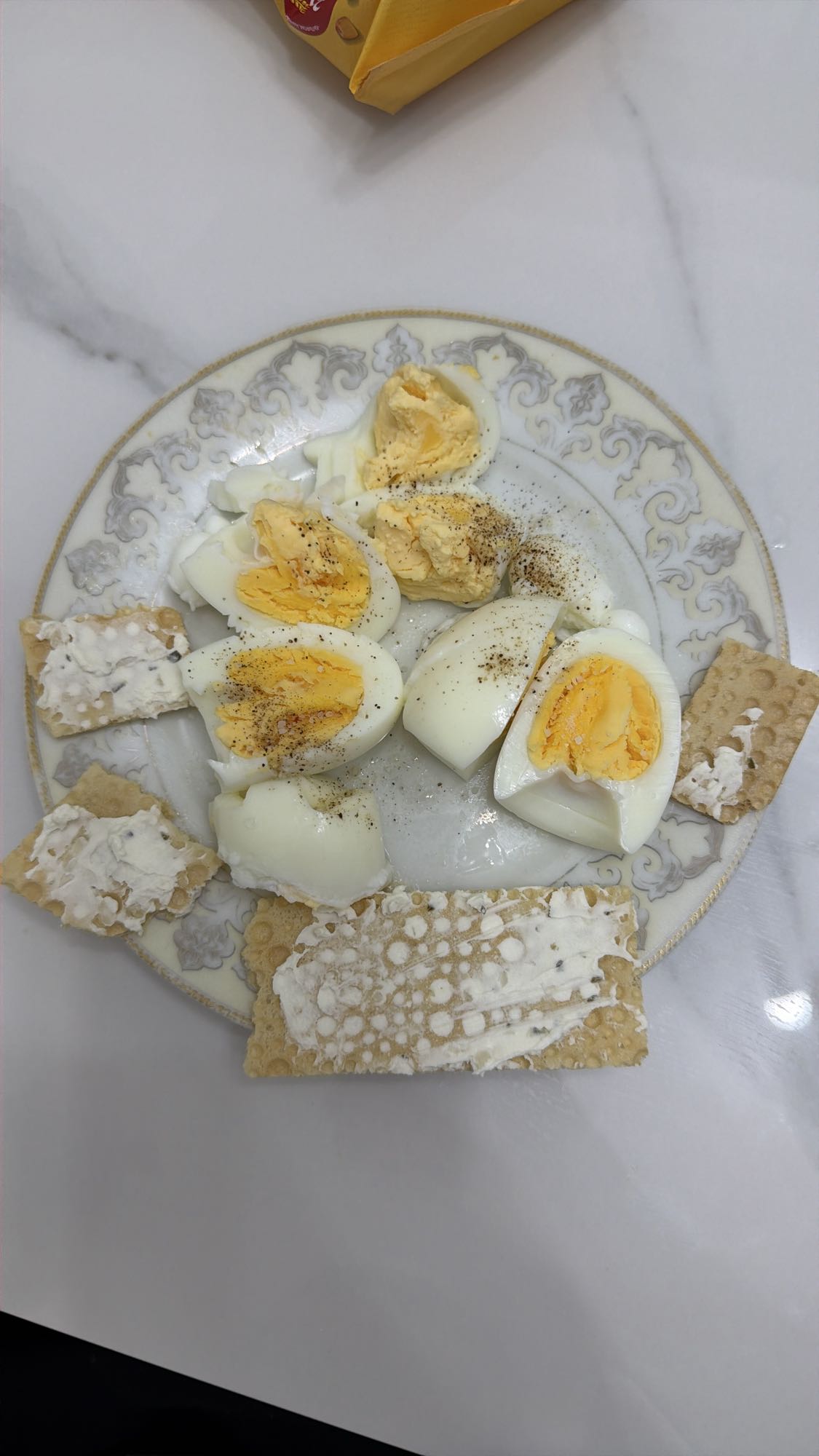 Яйца с хлебцами