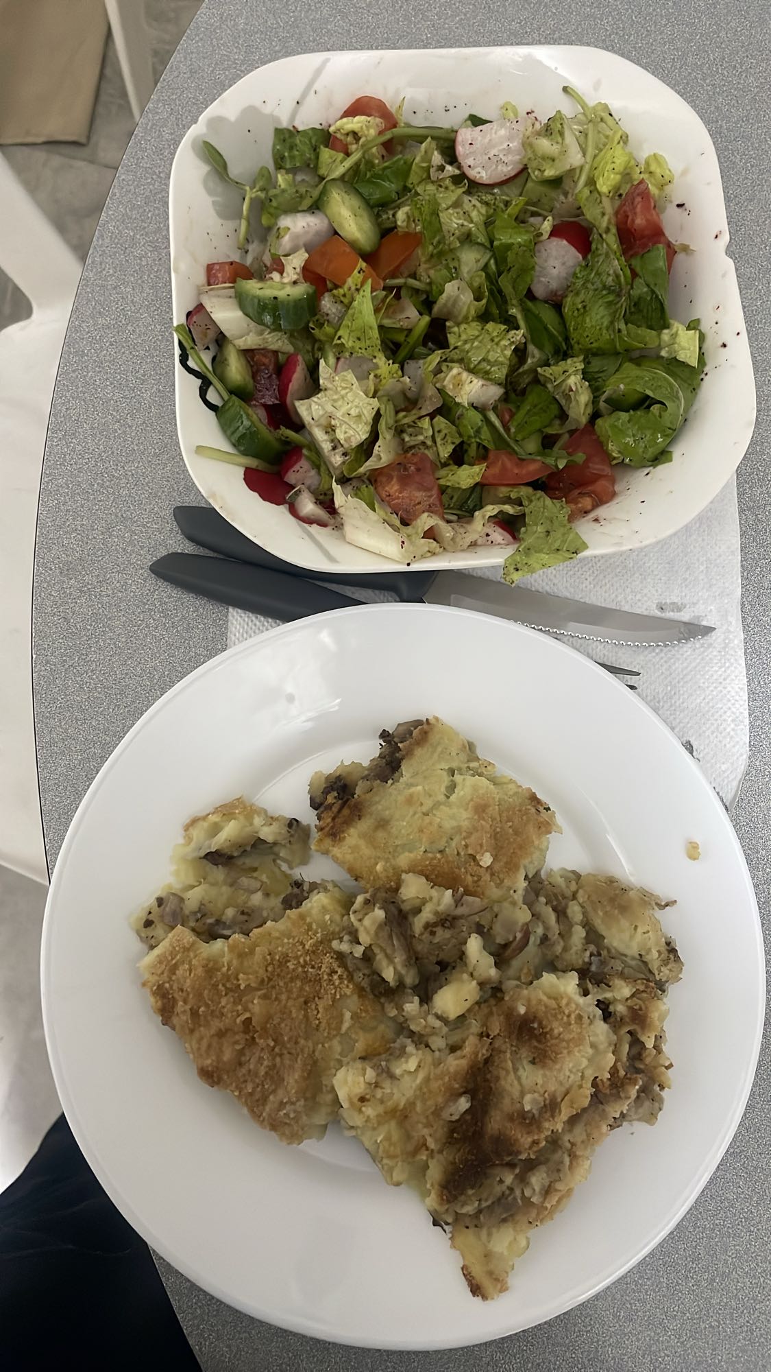 Meat pie with salad