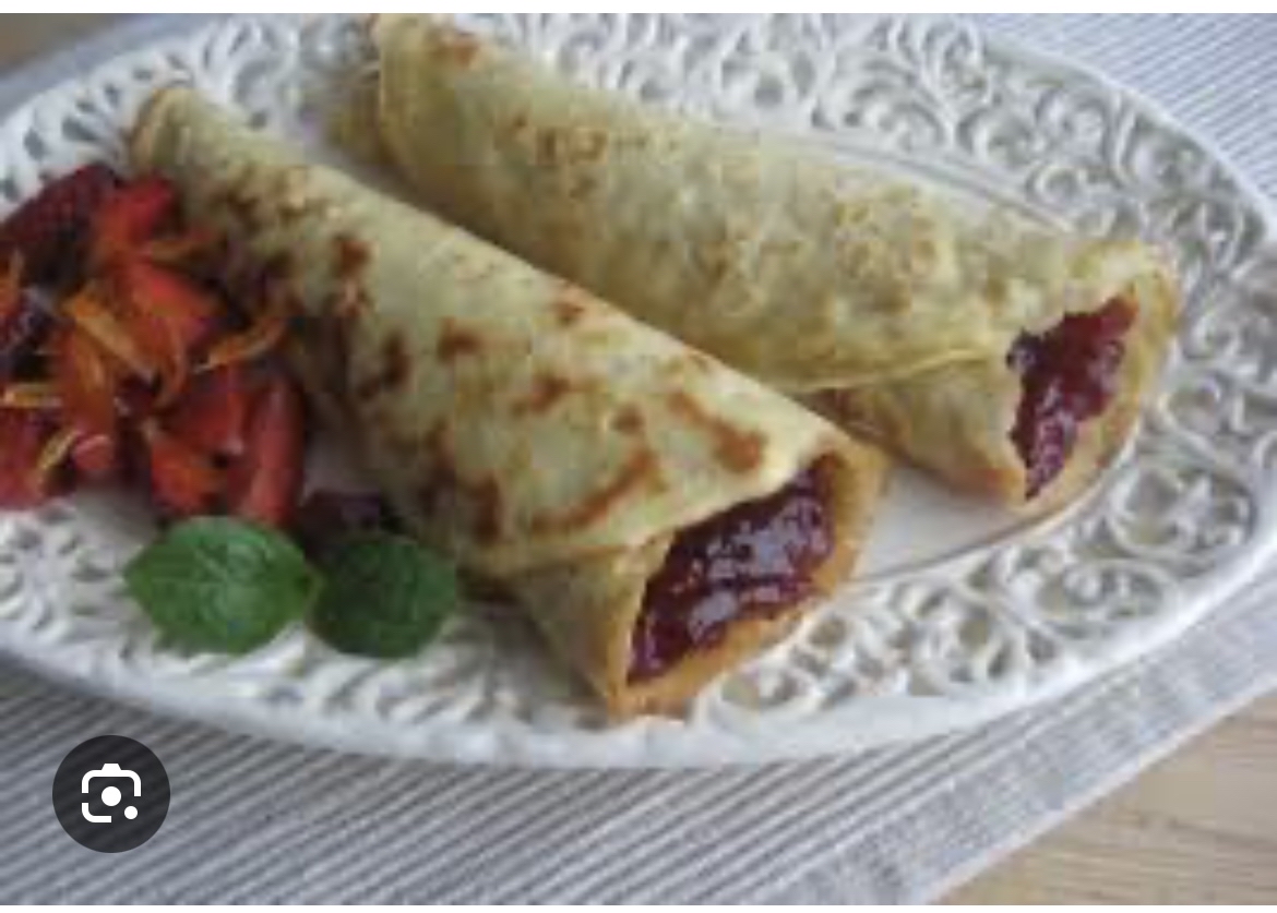 Naleśniki z dżemem i truskawkami