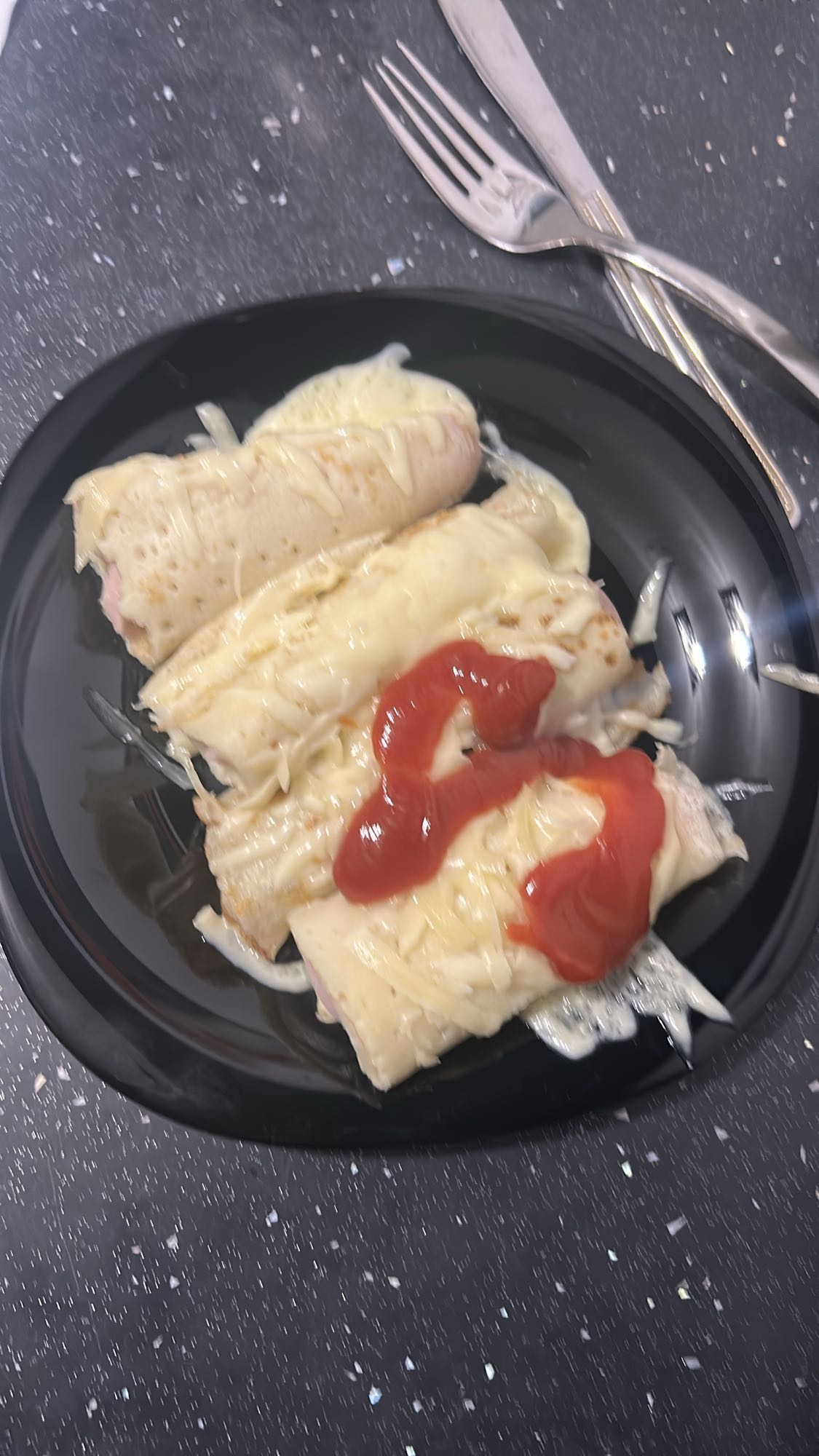 Naleśniki z serem i szynką