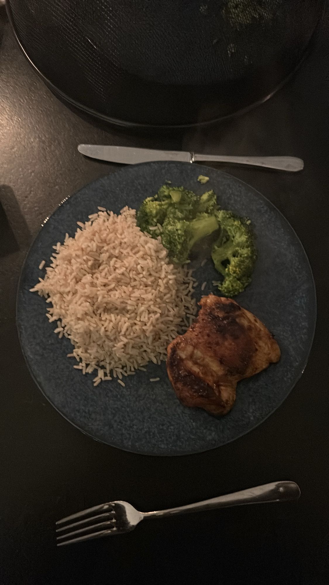 kip met rijst en broccoli